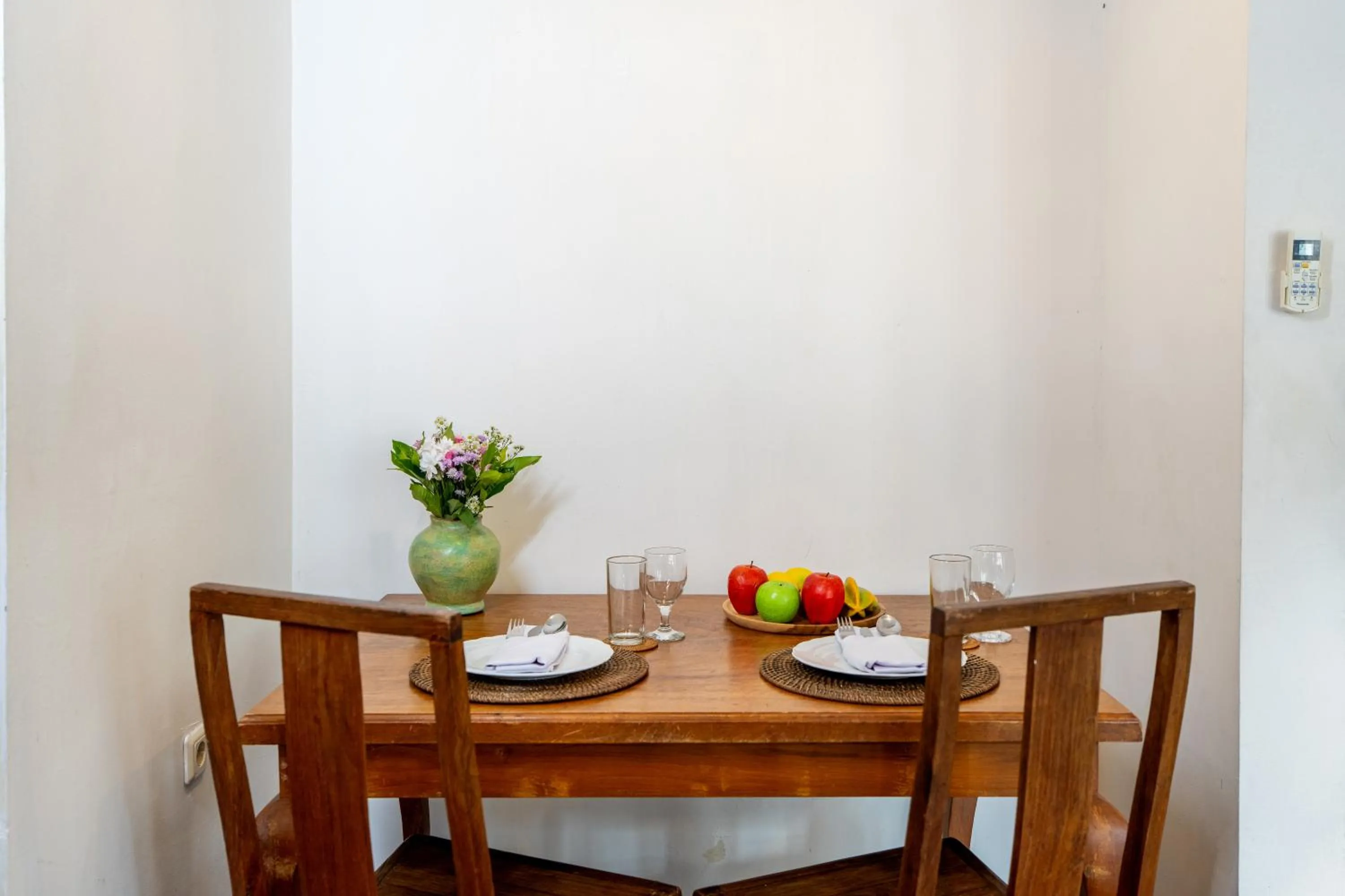 Dining area in Desamuda Village by Pertama Management