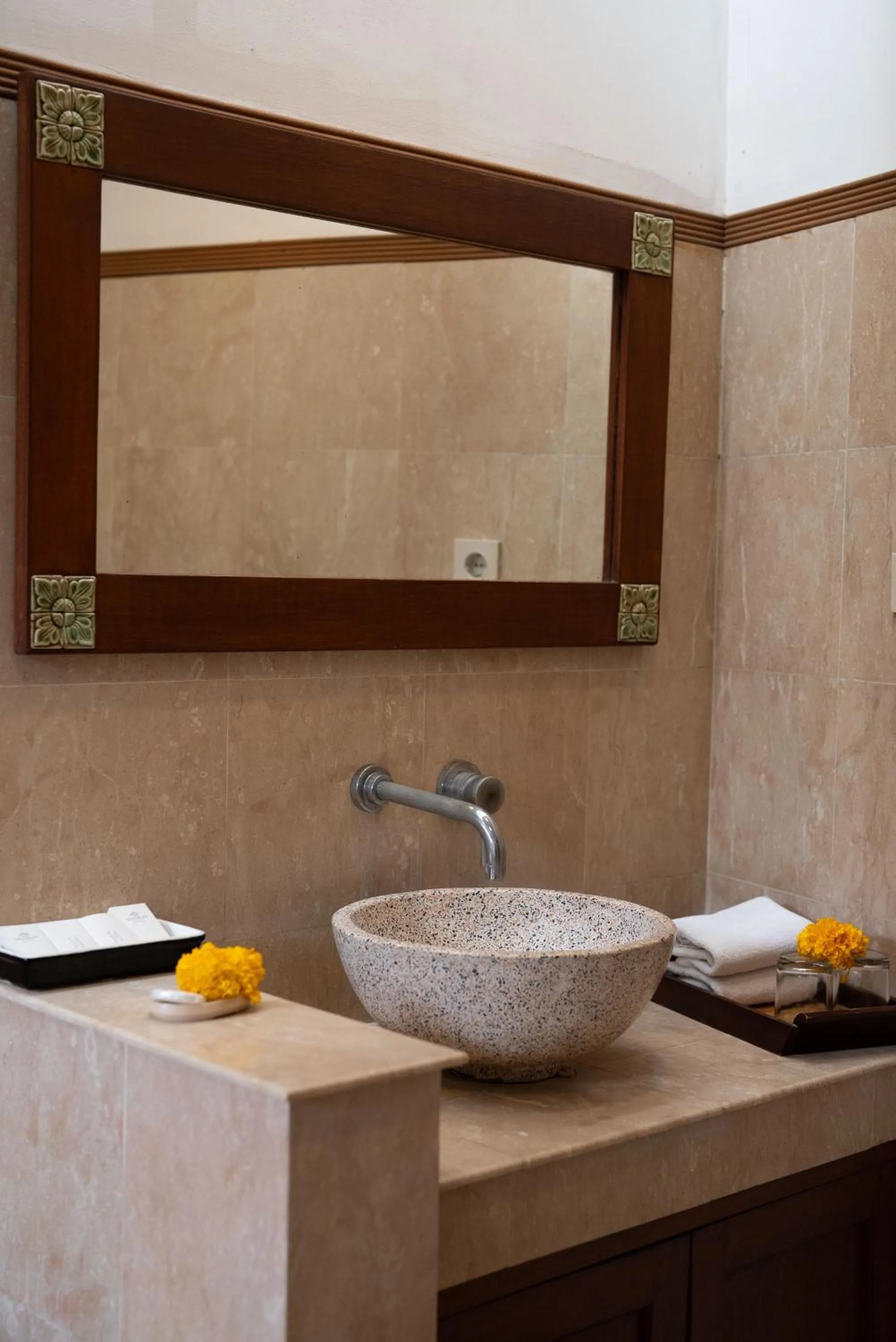 Bathroom in Desamuda Village by Pertama Management