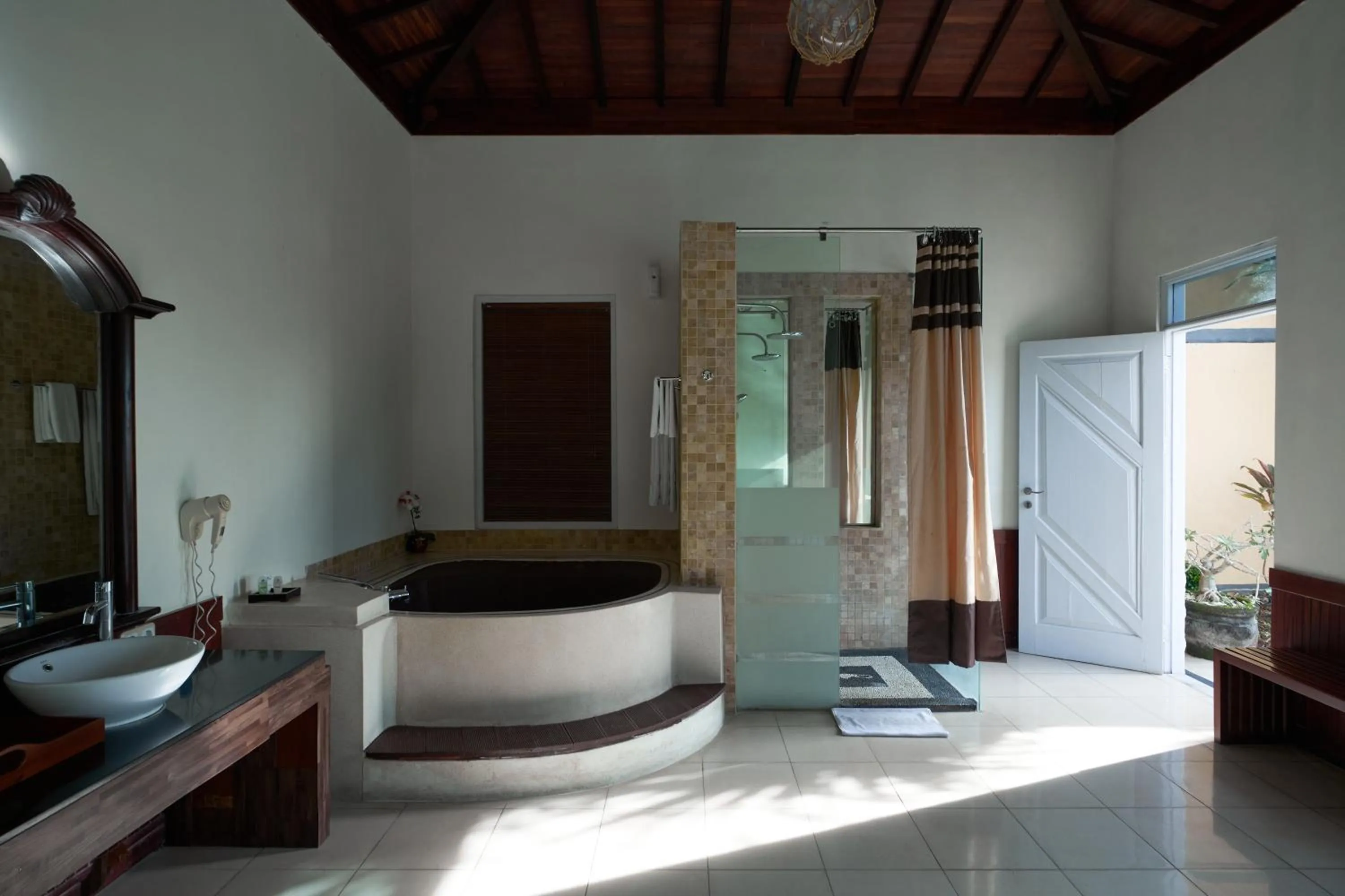 Bath in The Beverly Hills Bali Villas Jimbaran
