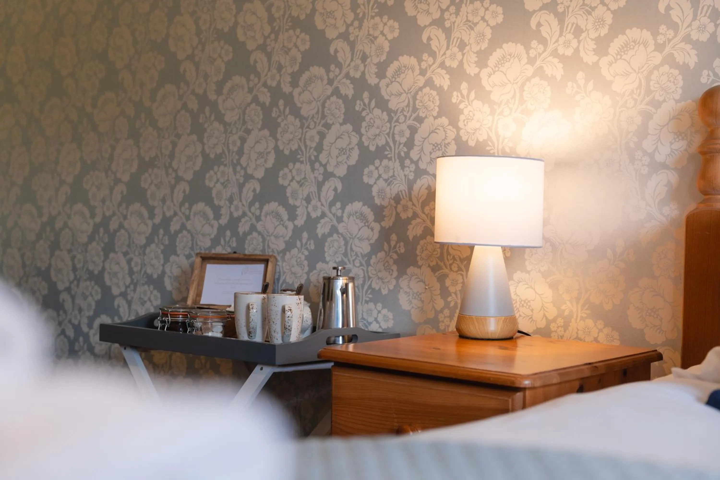 Bedroom, Bed in Fox And Hounds Llancarfan