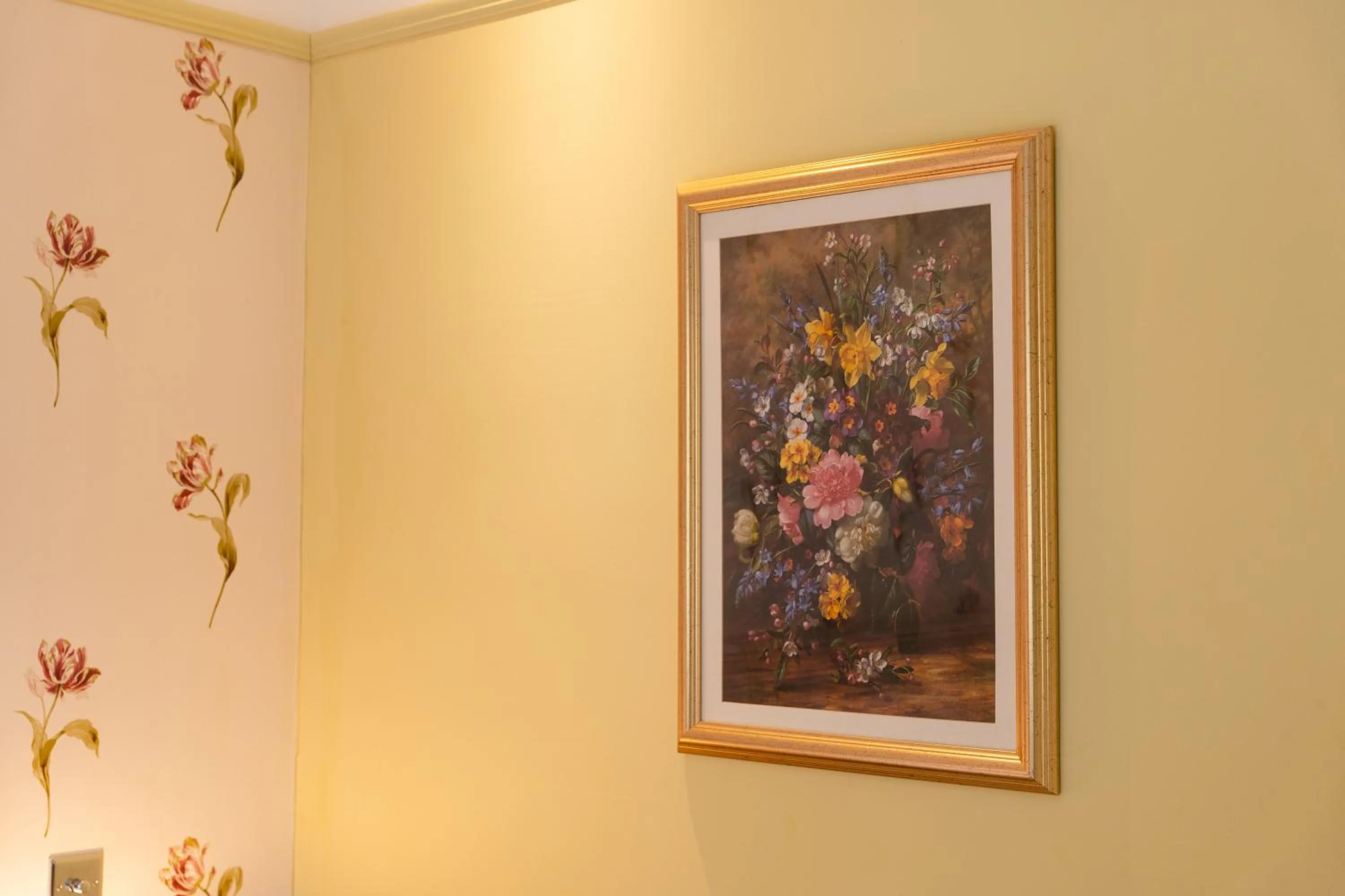 Bedroom in Fox And Hounds Llancarfan