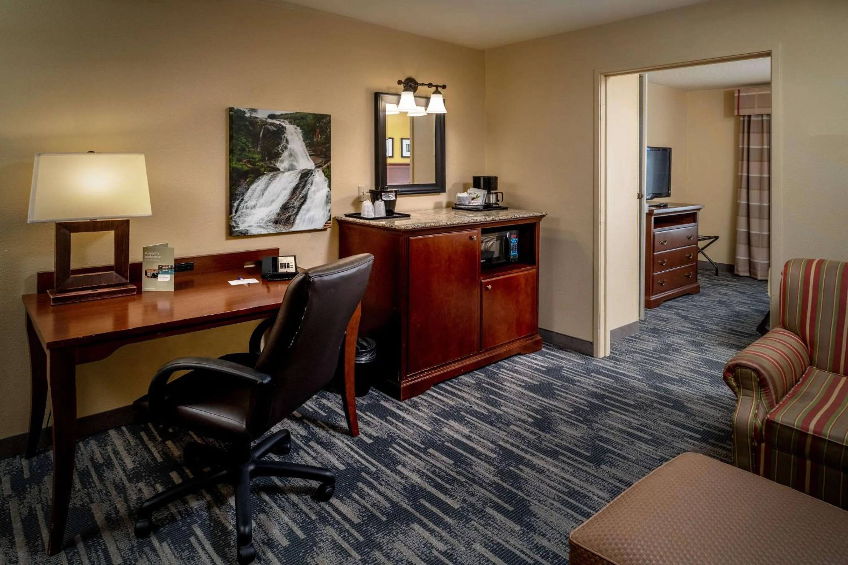 Bedroom in Country Inn & Suites By Radisson, Charleston South, WV