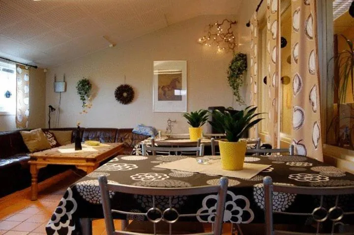 Restaurant/places to eat in Vånga Hostel