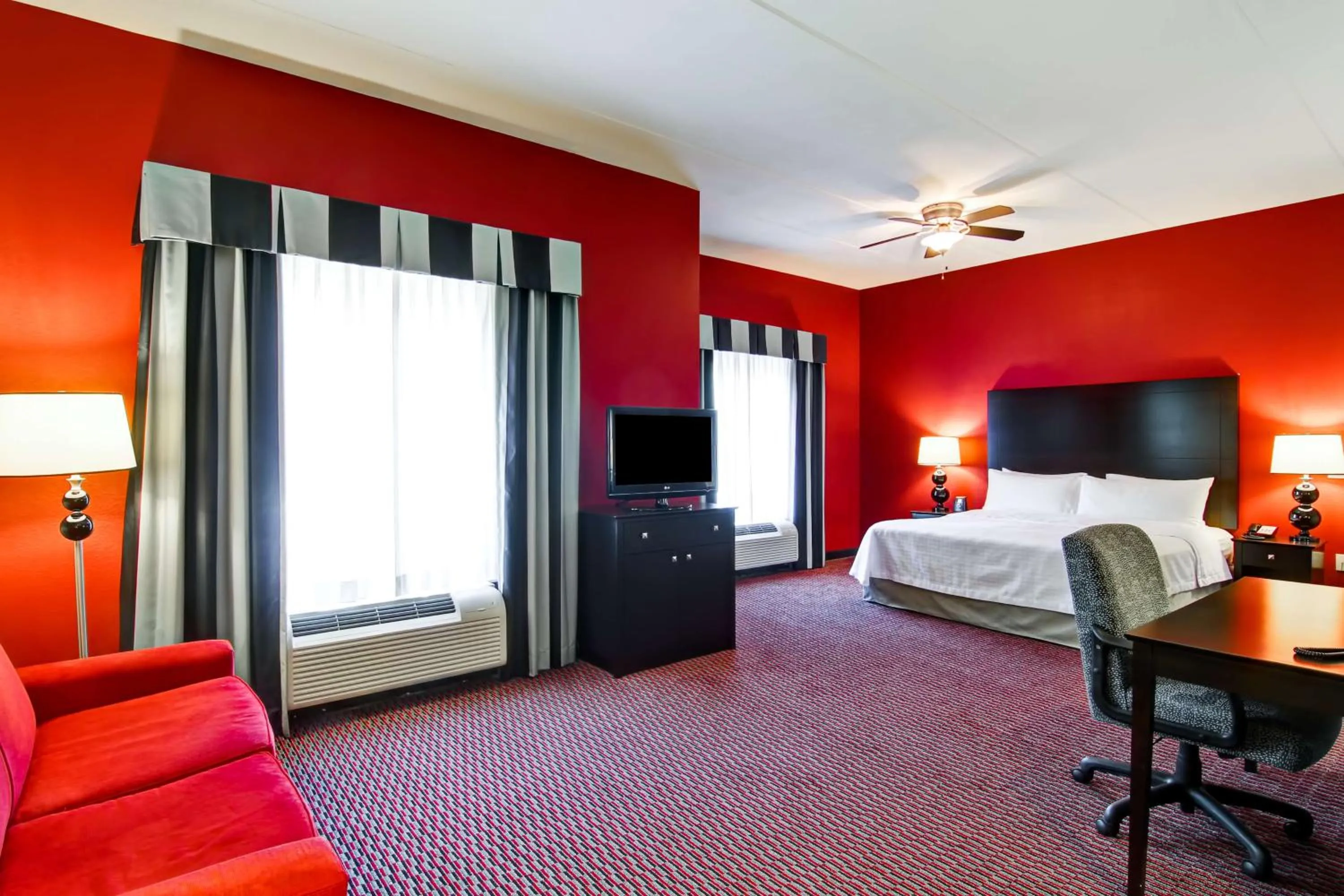 Photo of the whole room, Bed in Homewood Suites by Hilton Leesburg