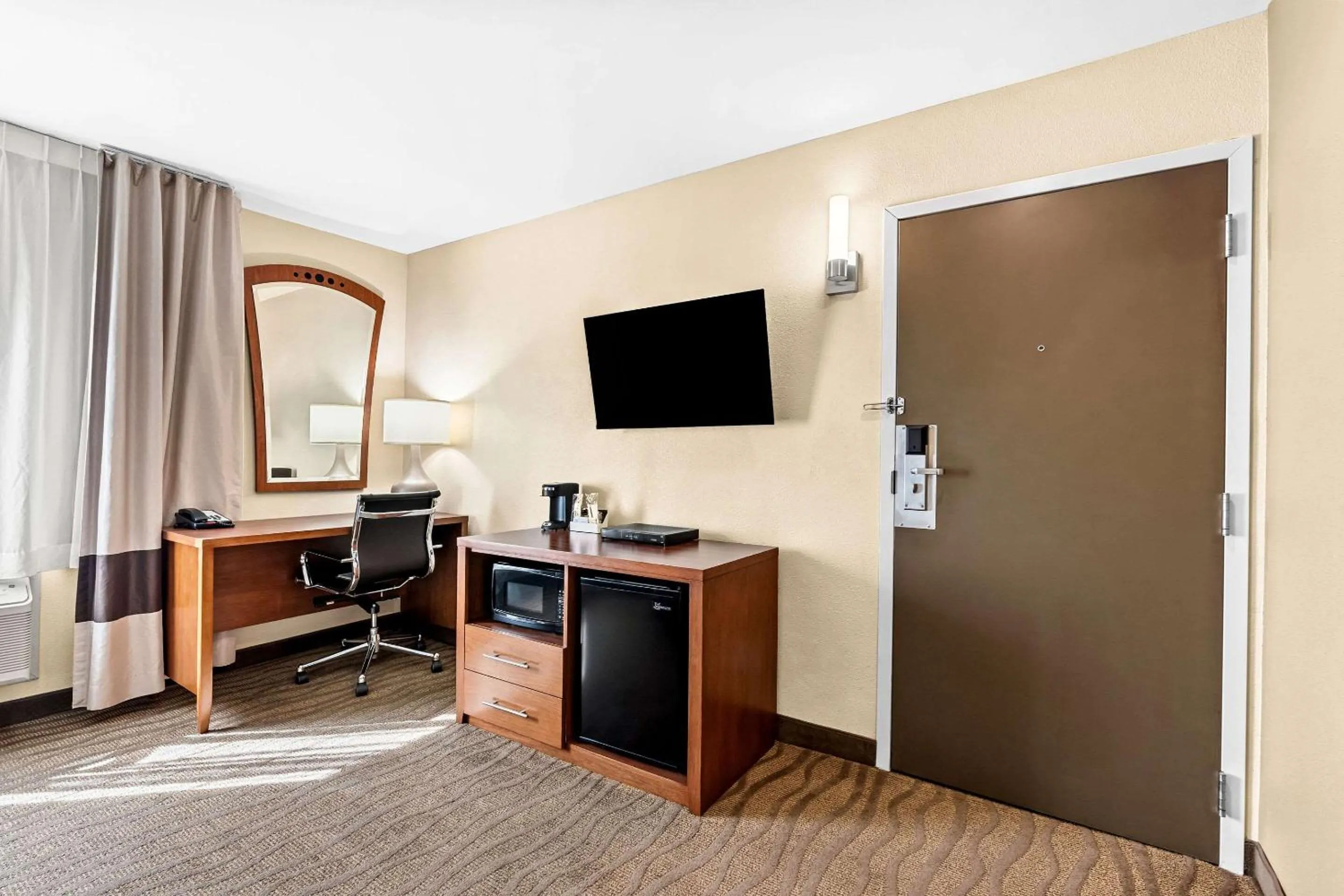 Bedroom in Comfort Inn Modesto