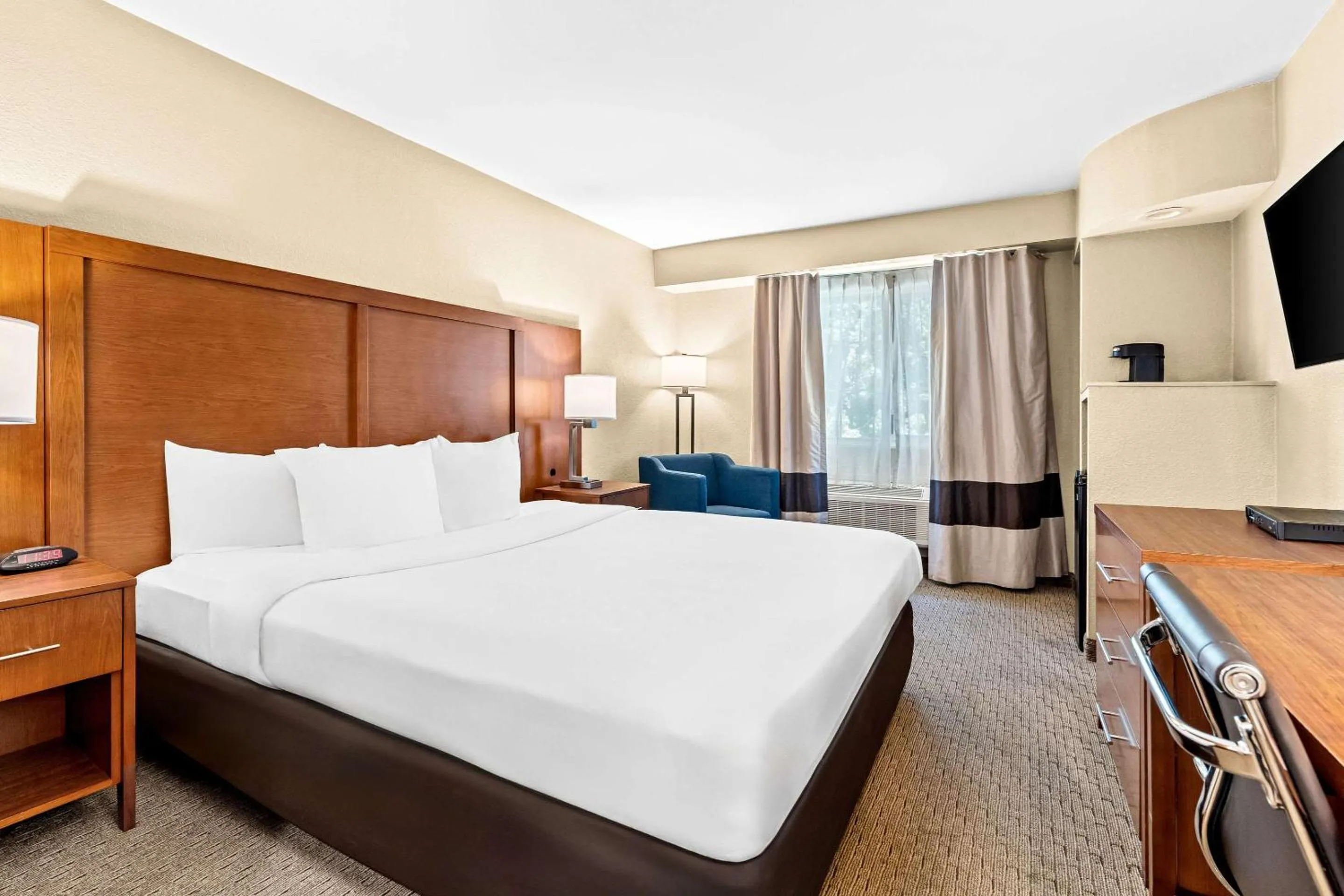 Bedroom in Comfort Inn Modesto