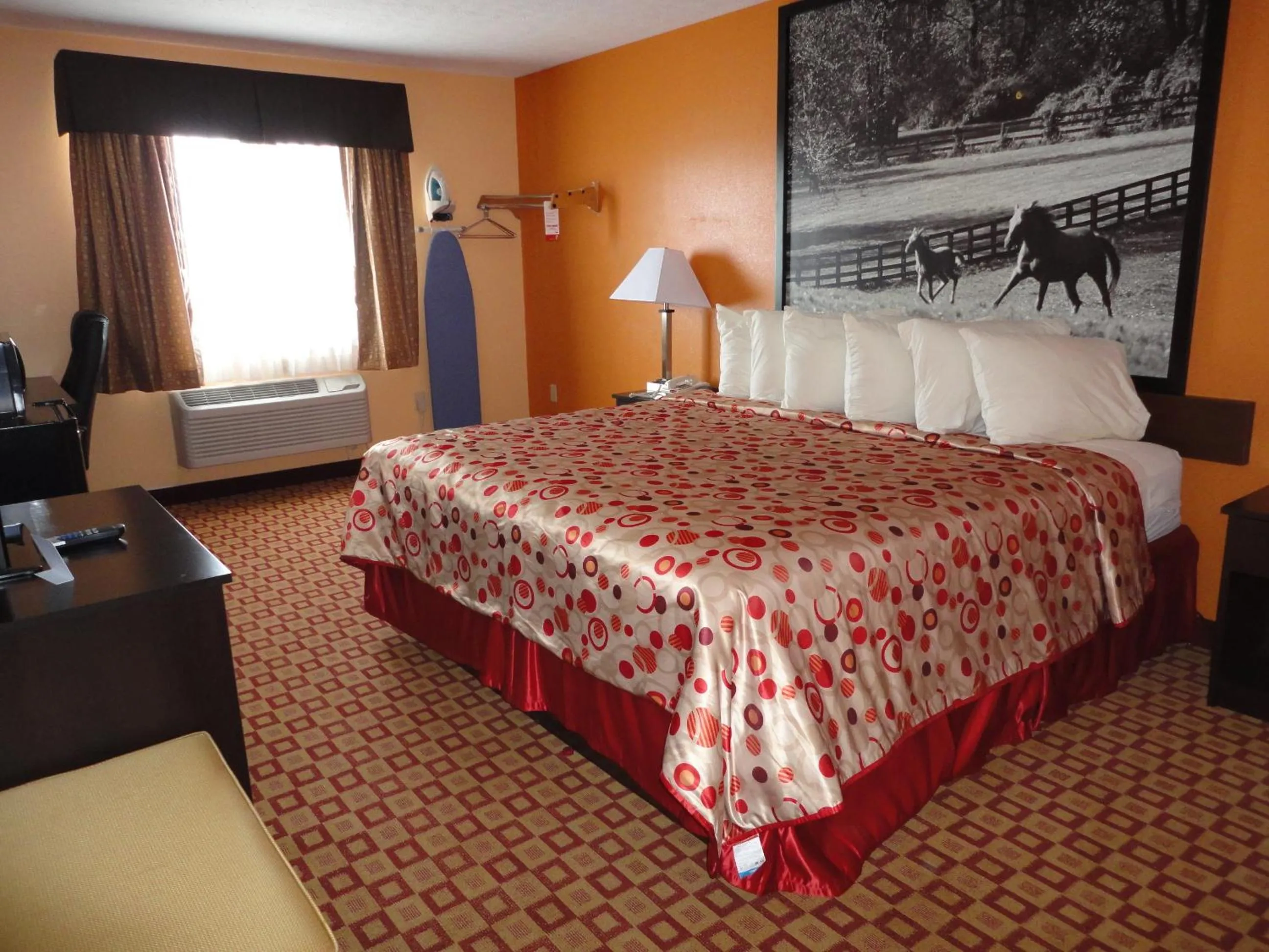 Bedroom, Bed in Super 8 South by Wyndham