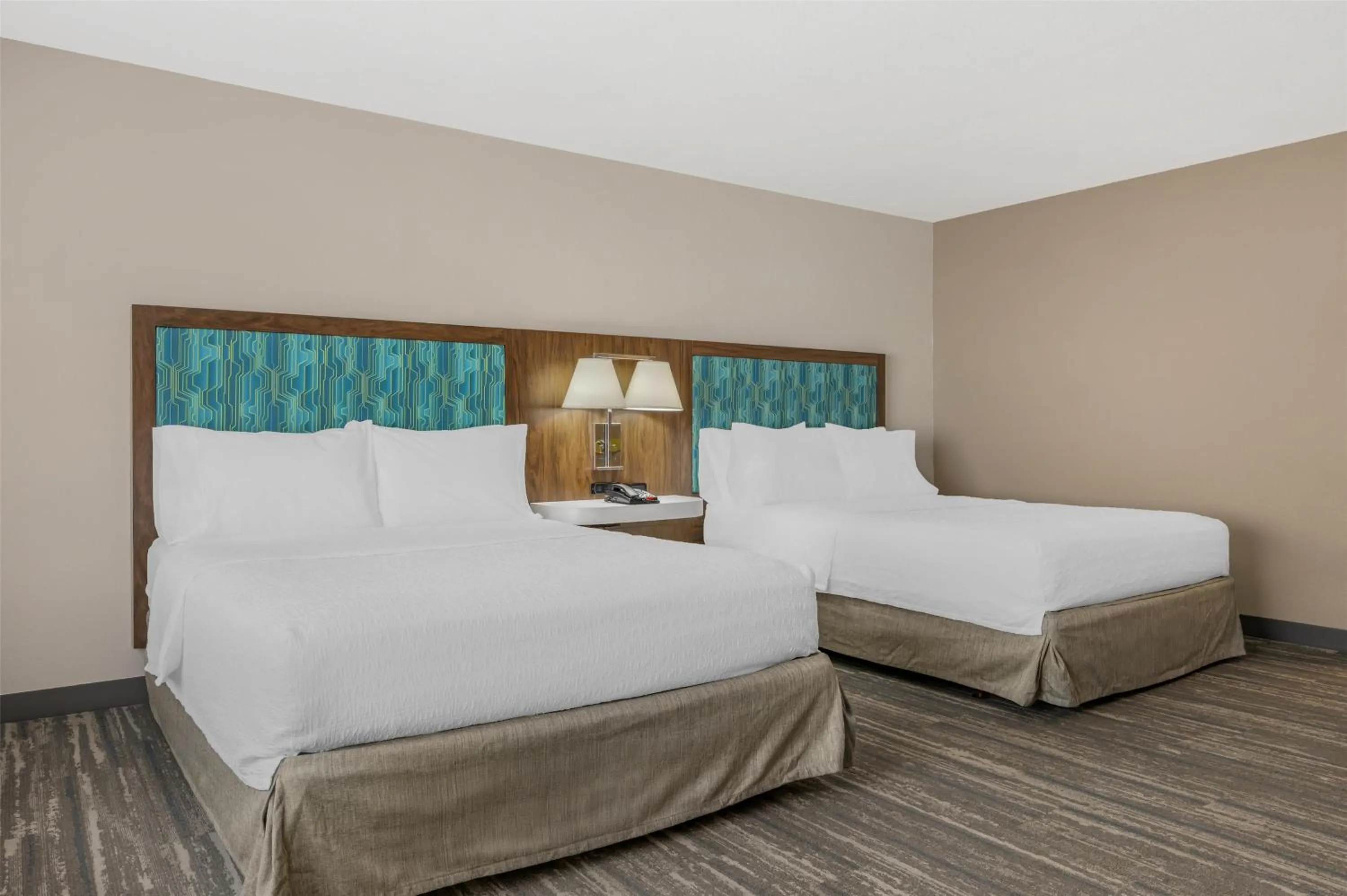 Bed in Hampton Inn & Suites Crawfordsville