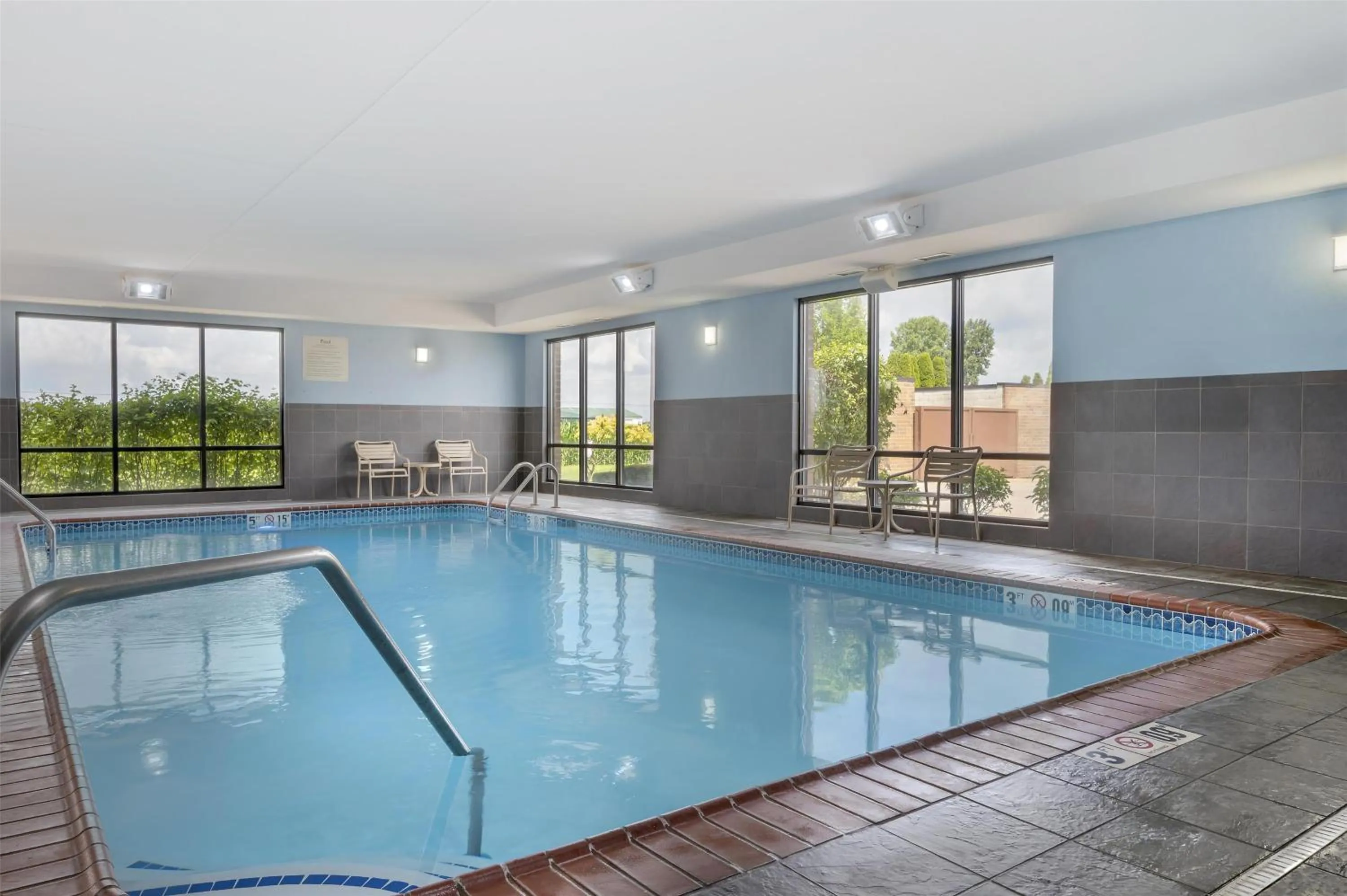 Pool view in Hampton Inn & Suites Crawfordsville