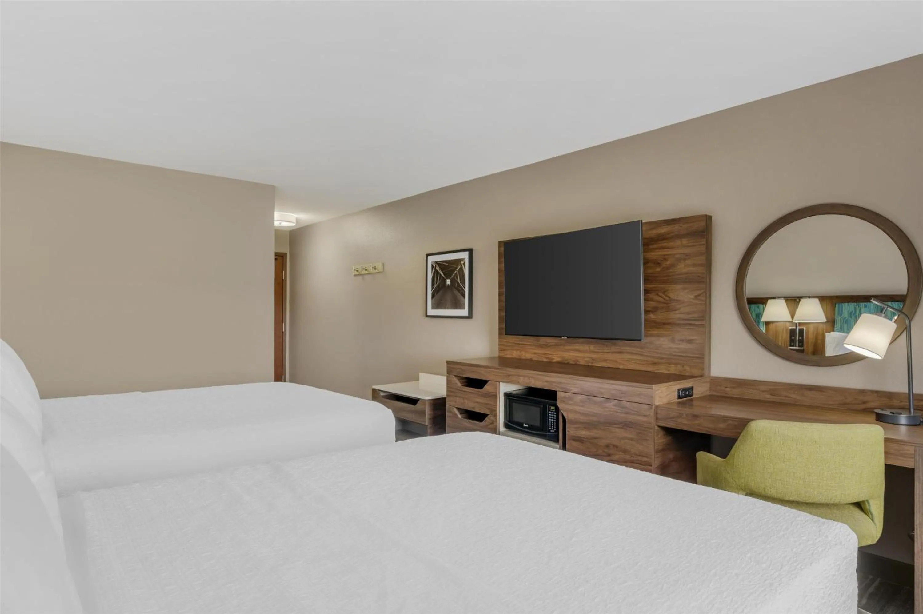 Bed in Hampton Inn & Suites Crawfordsville