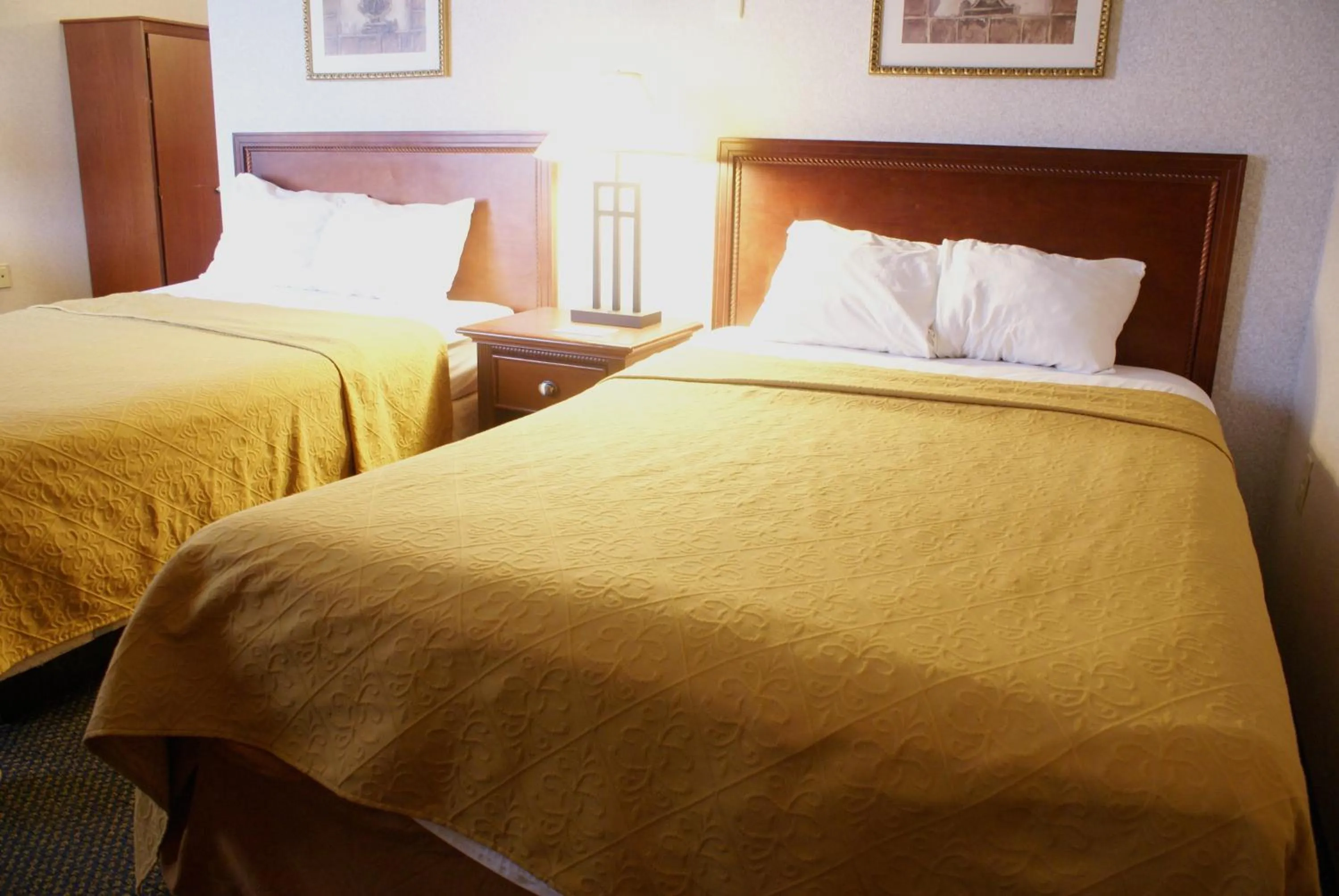 Bedroom, Bed in Raritan Hotel