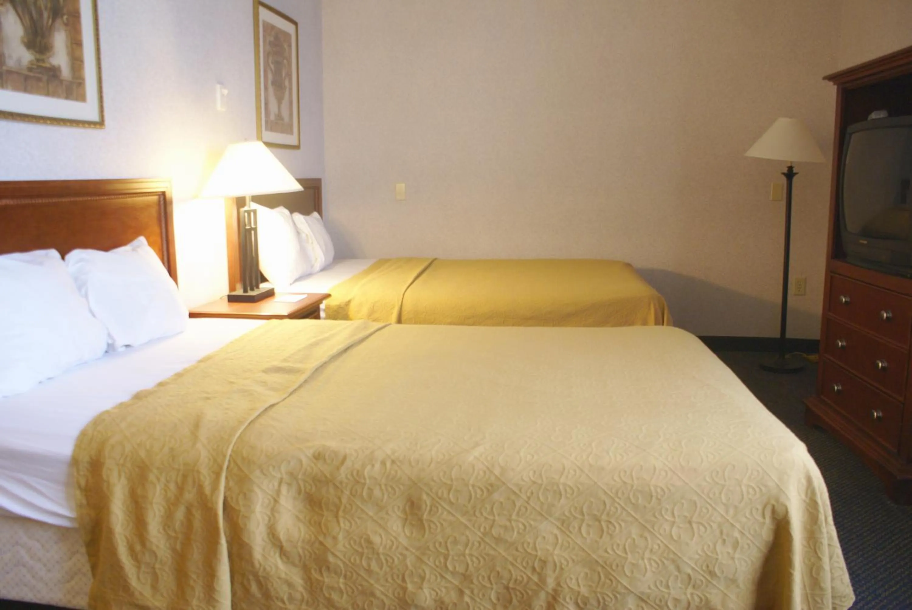 Bedroom, Bed in Raritan Hotel