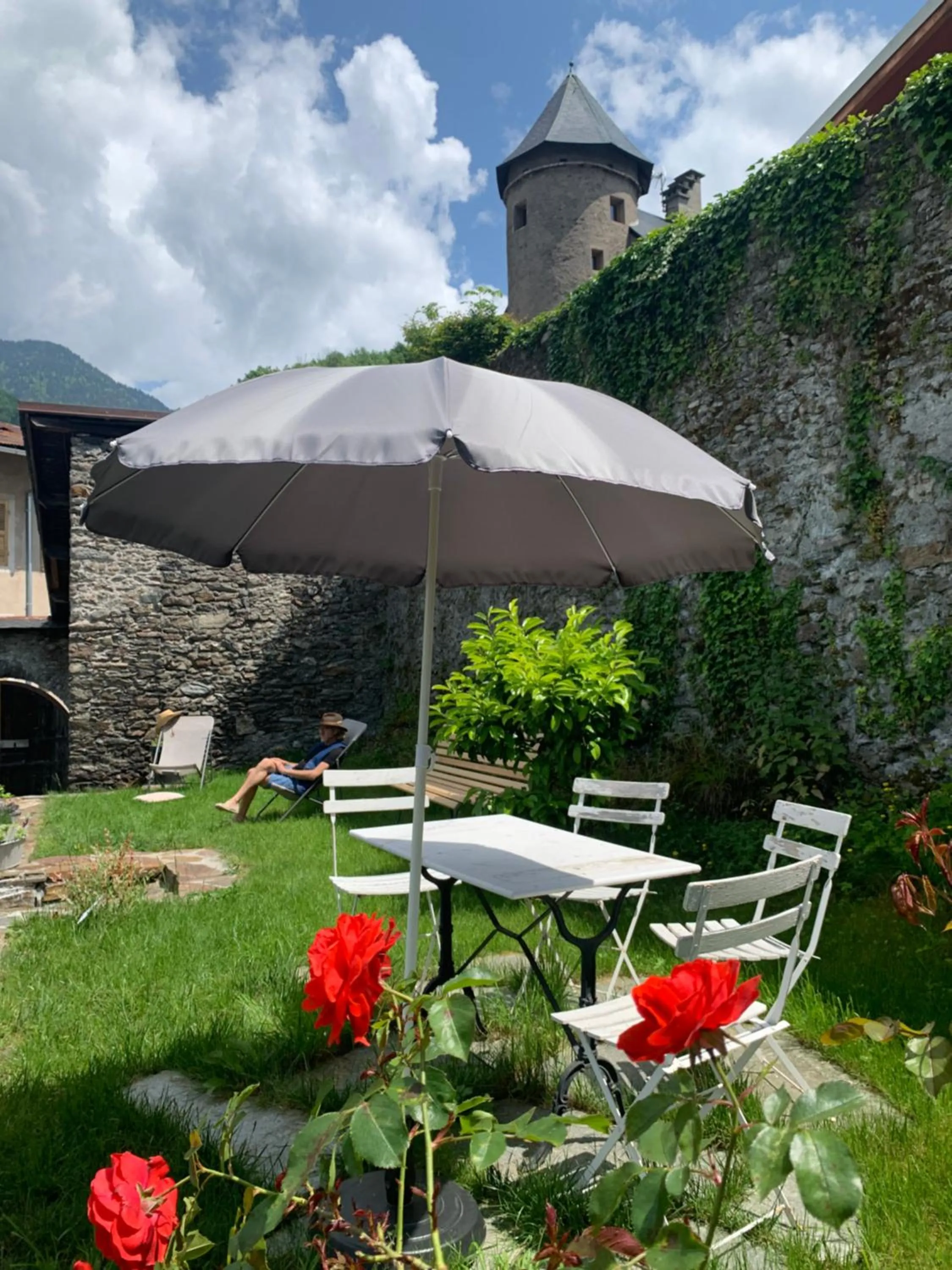 Garden in Au Cheval Blanc - appartements et chambres d'hôtes