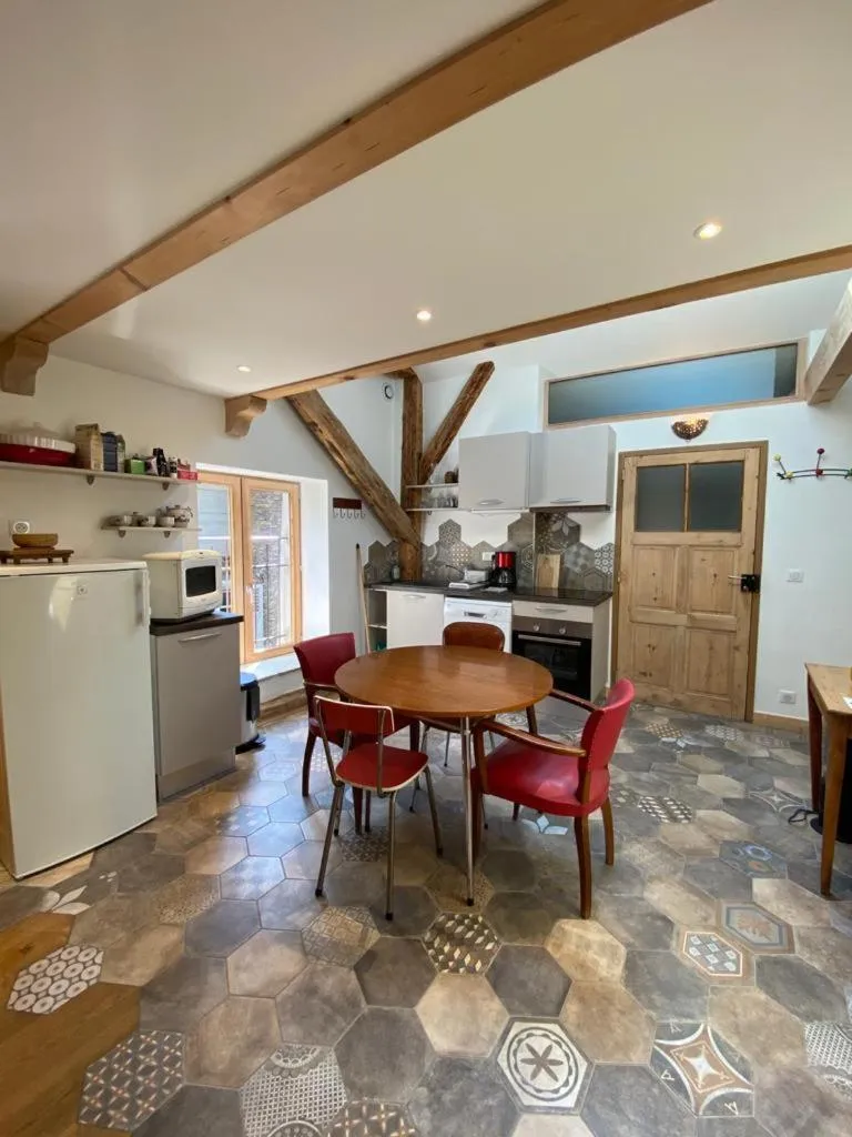 Dining area in Au Cheval Blanc - appartements et chambres d'hôtes