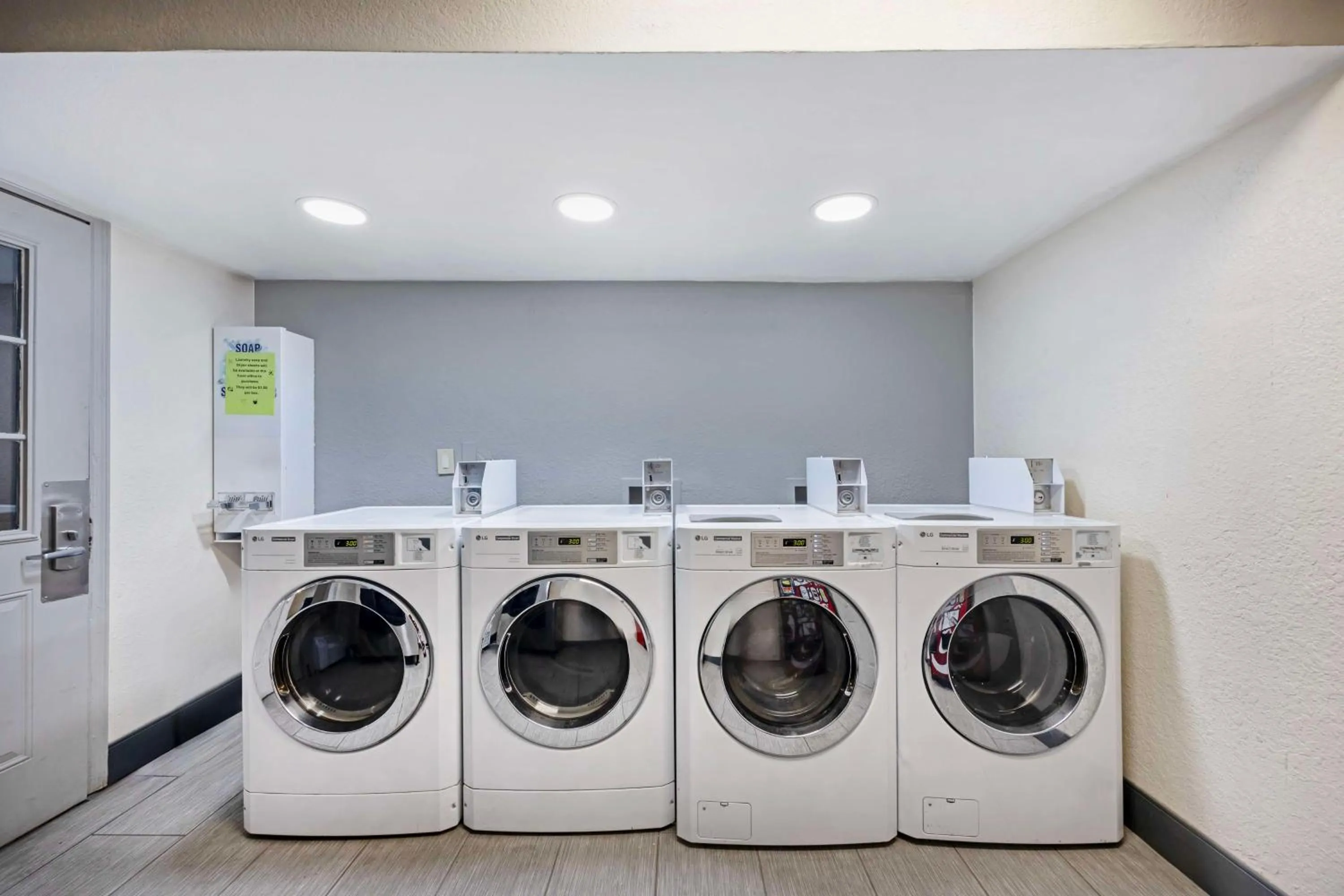 laundry in Best Western Franklin