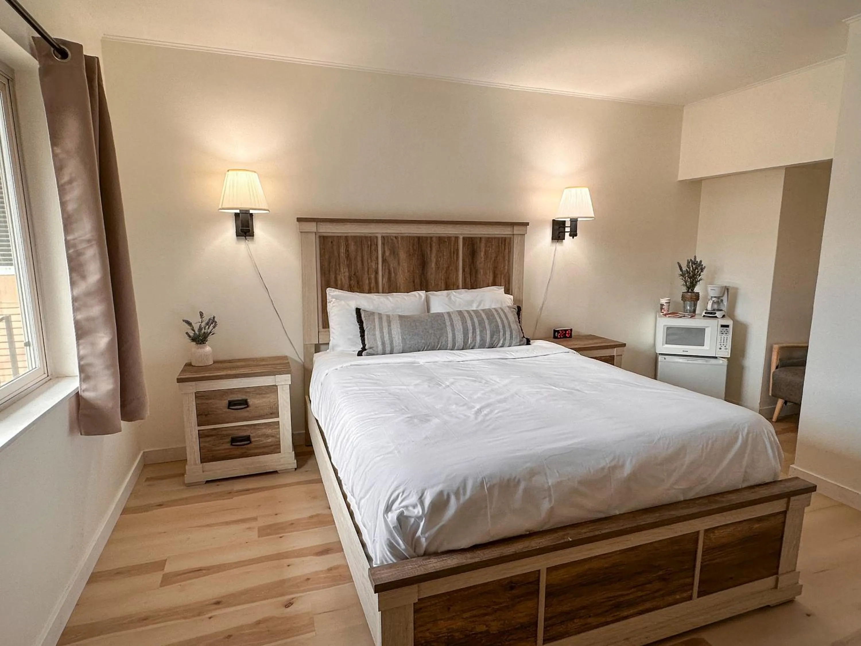 Bed in The Cottage Inn at Mount Shasta