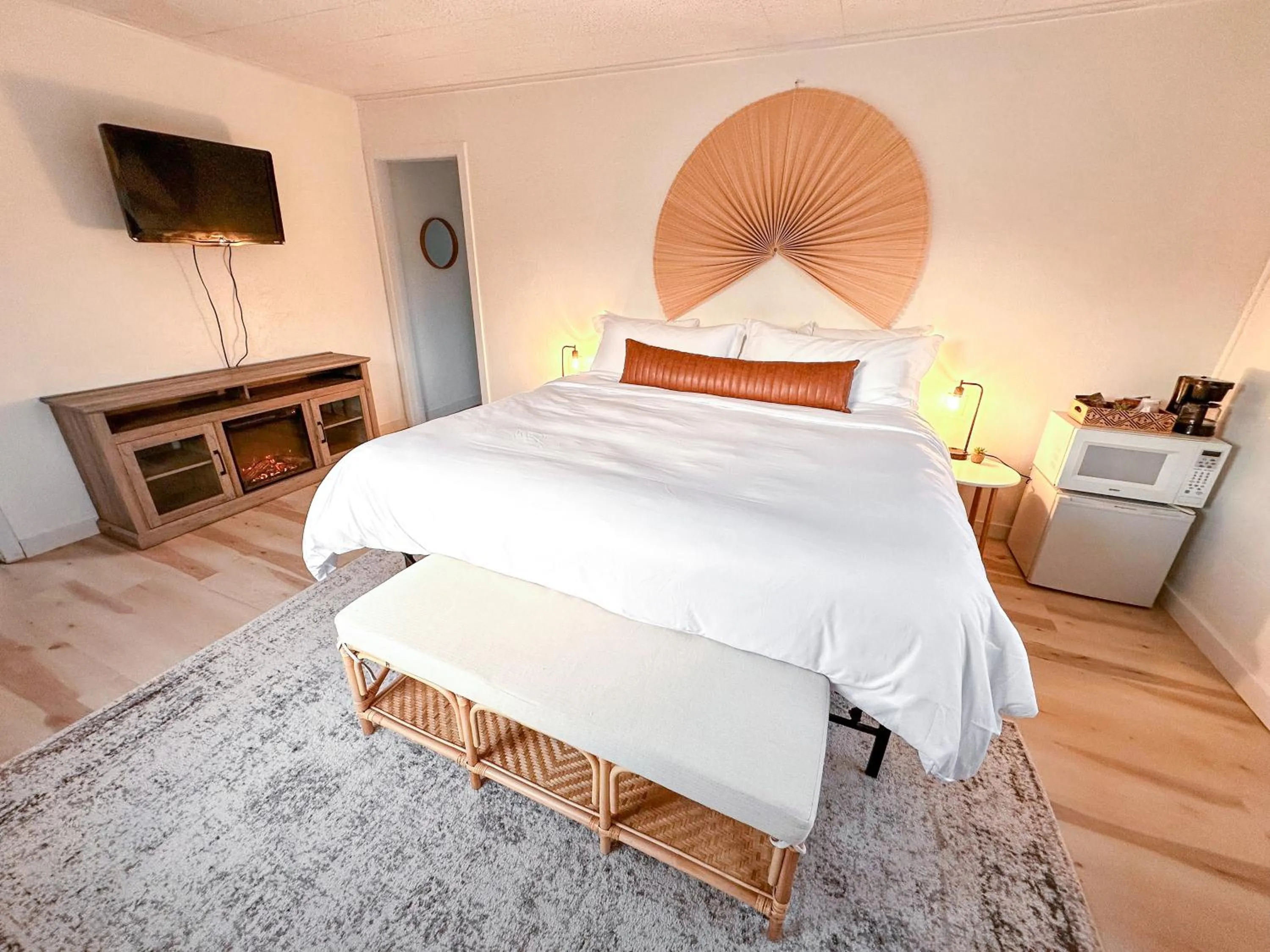 Bed in The Cottage Inn at Mount Shasta