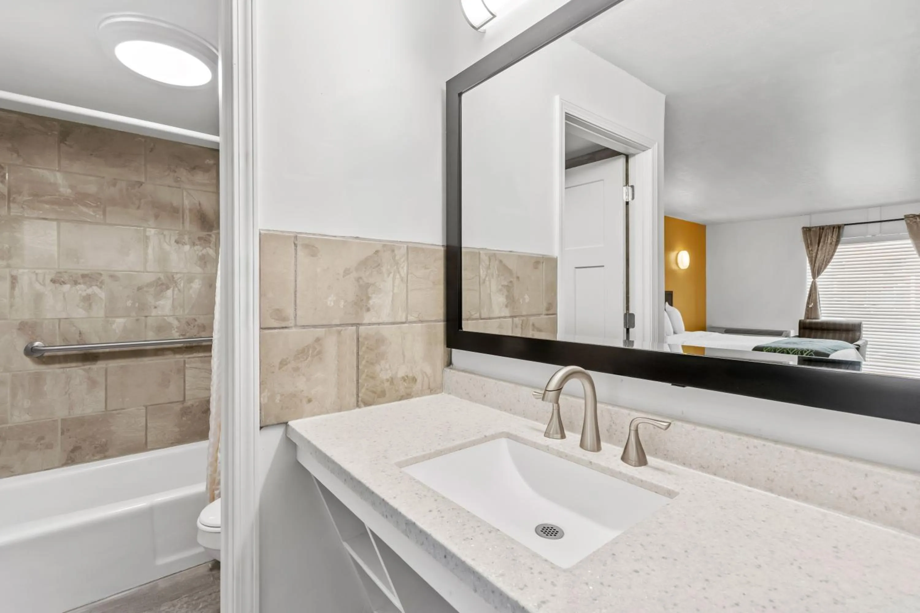 Shower in Americas Best Value Inn & Suites Williamstown