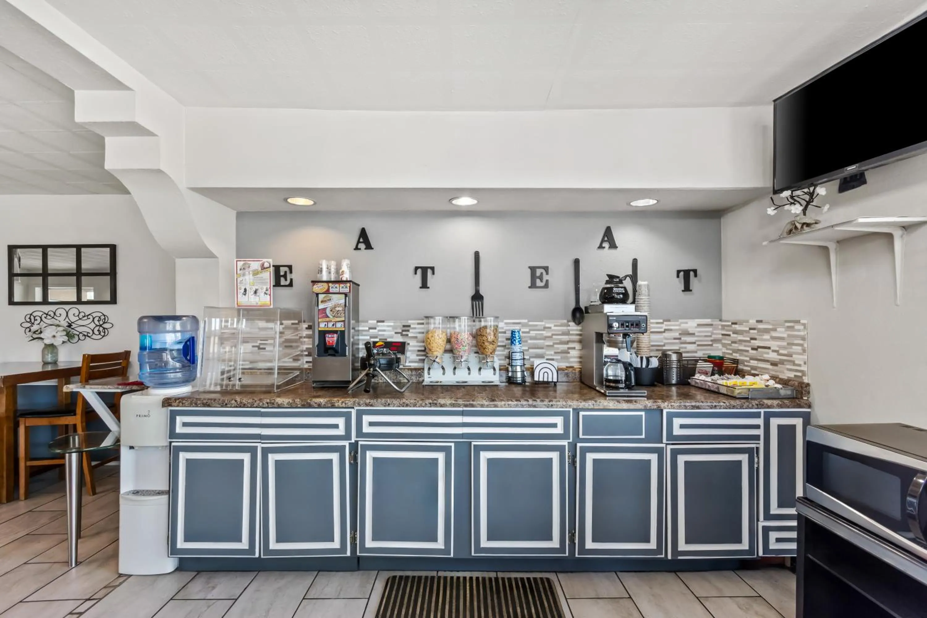 Breakfast in Americas Best Value Inn & Suites Williamstown