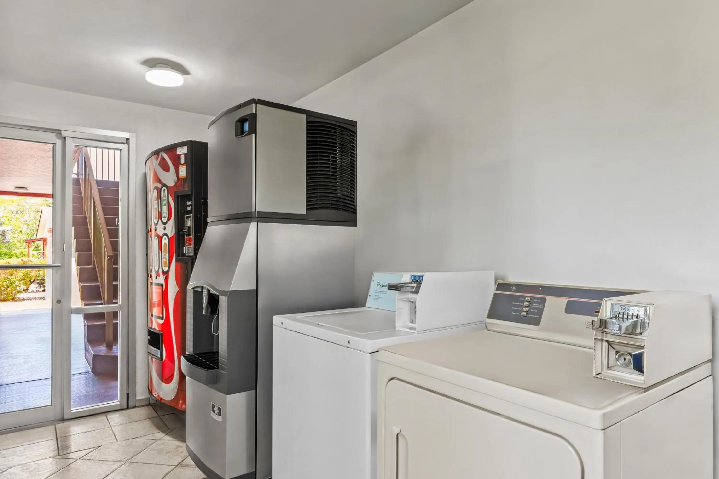 vending machine in Americas Best Value Inn & Suites Williamstown