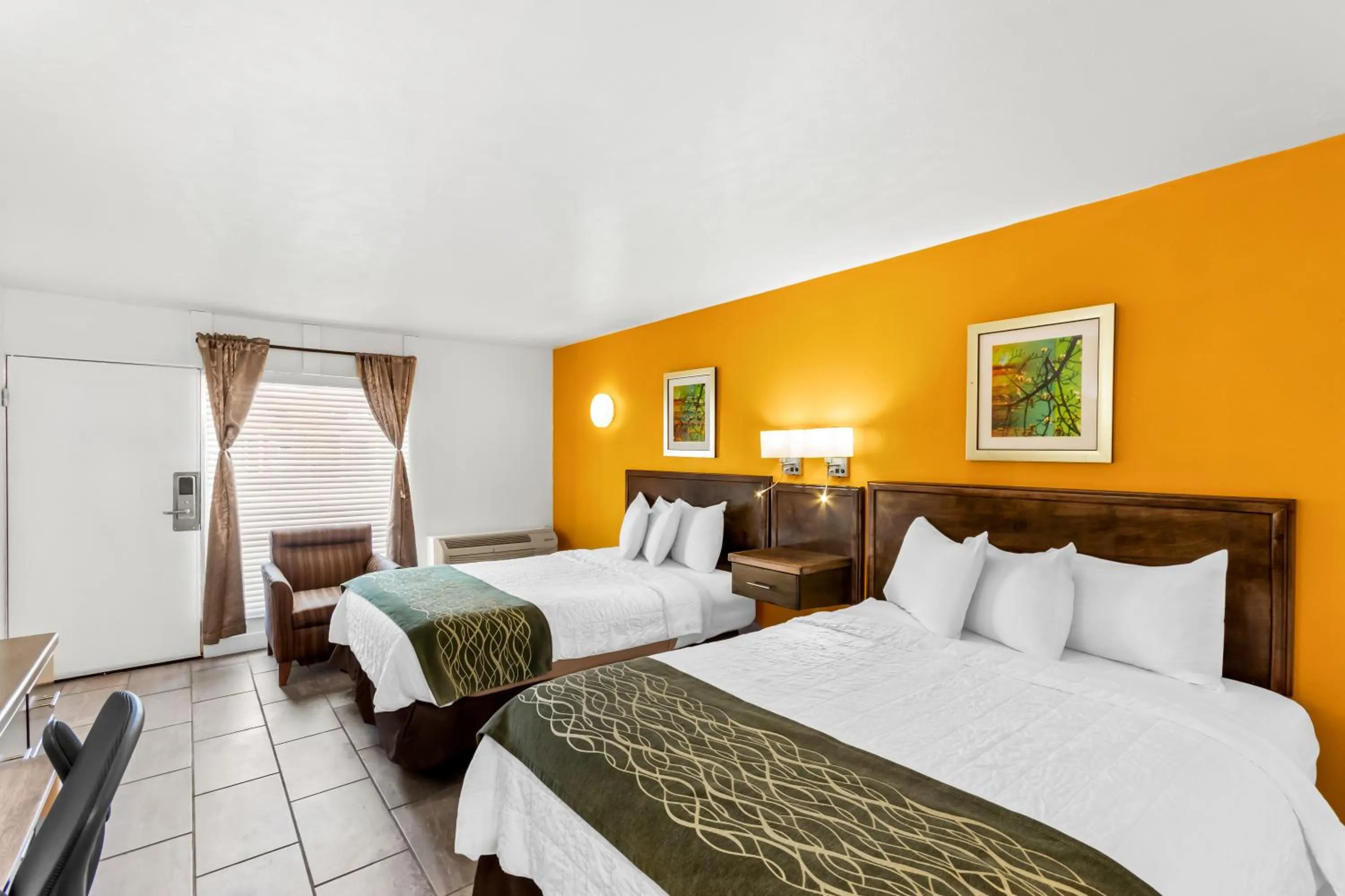 Bed in Americas Best Value Inn & Suites Williamstown