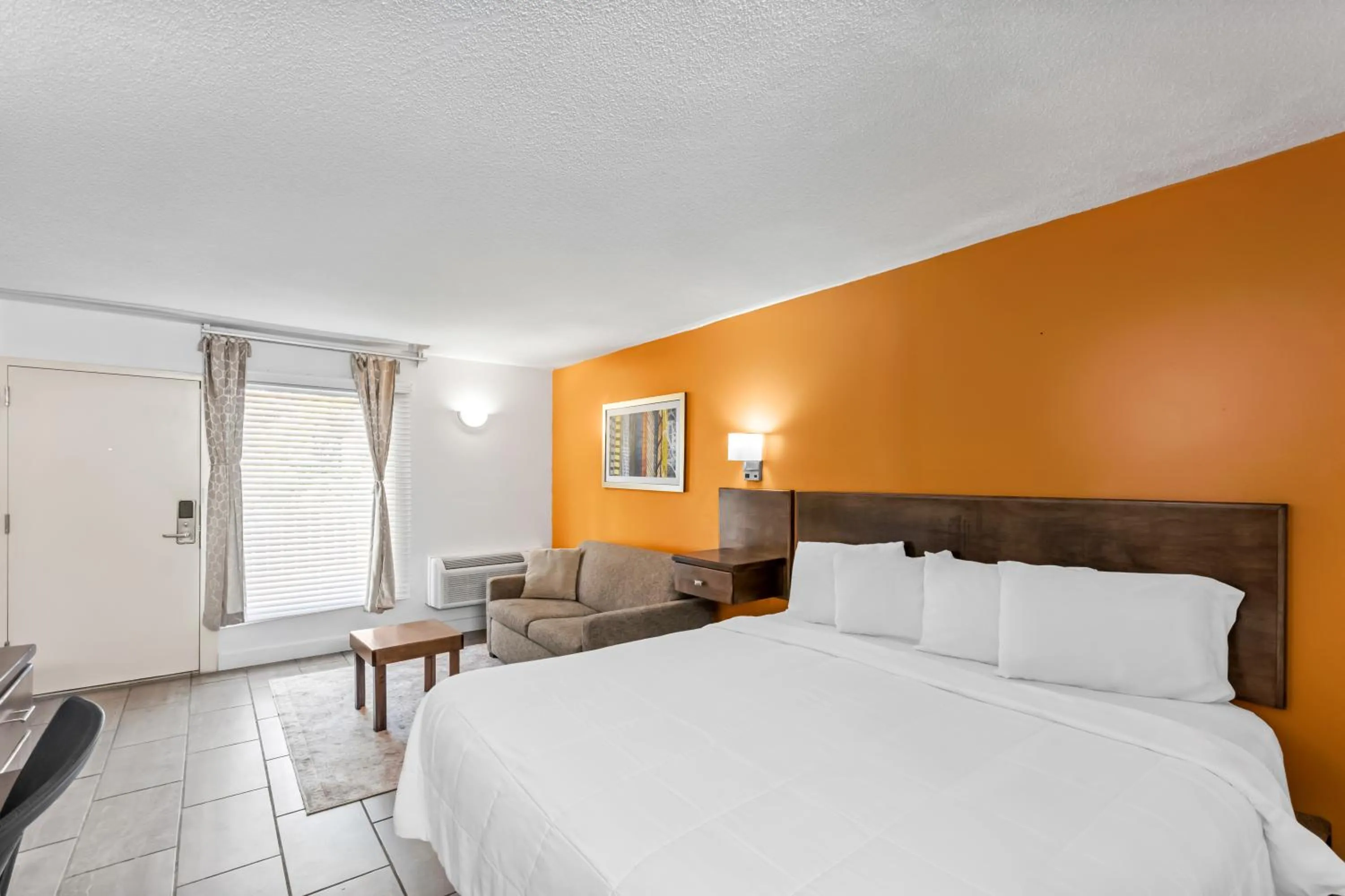 Photo of the whole room, Bed in Americas Best Value Inn & Suites Williamstown