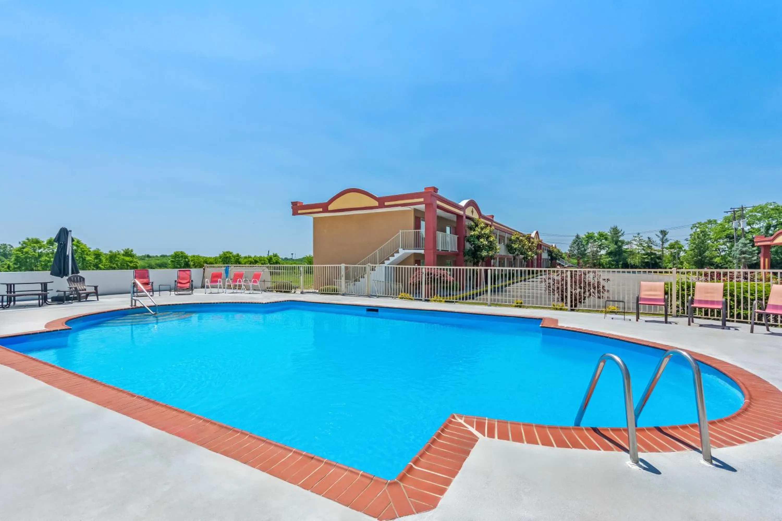 Pool view in Americas Best Value Inn & Suites Williamstown