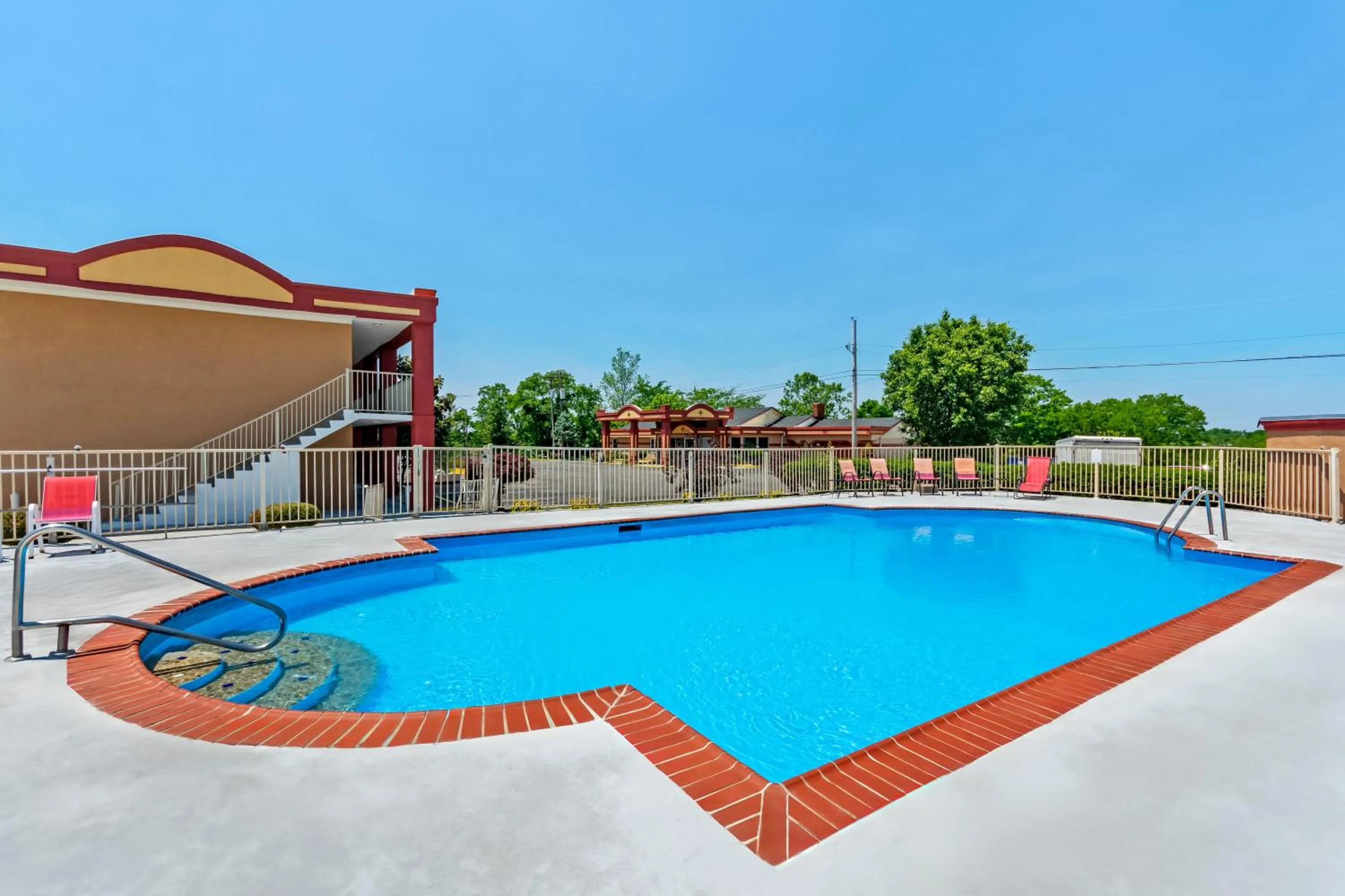 Swimming pool in Americas Best Value Inn & Suites Williamstown