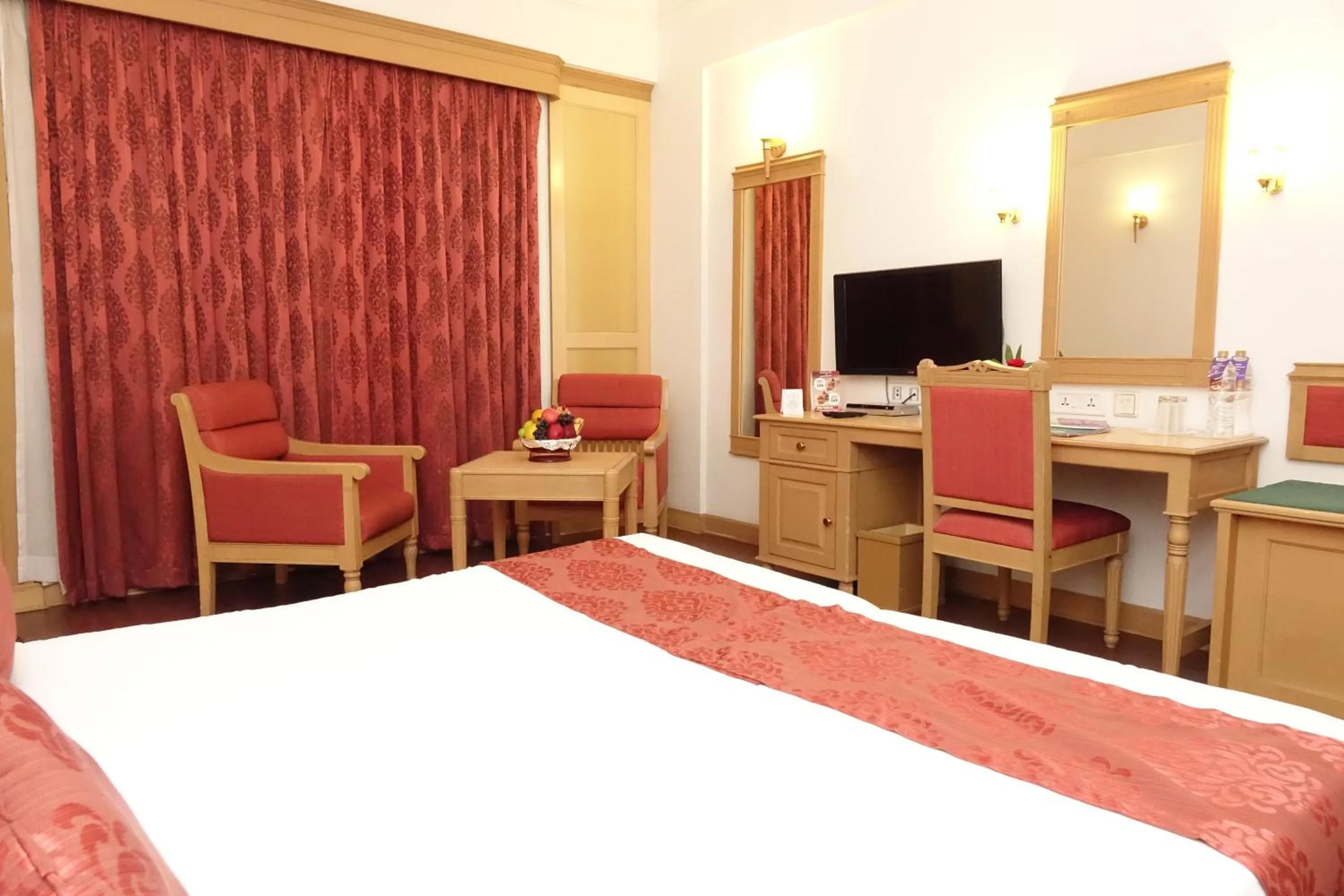 Photo of the whole room, Bed in Abad Plaza