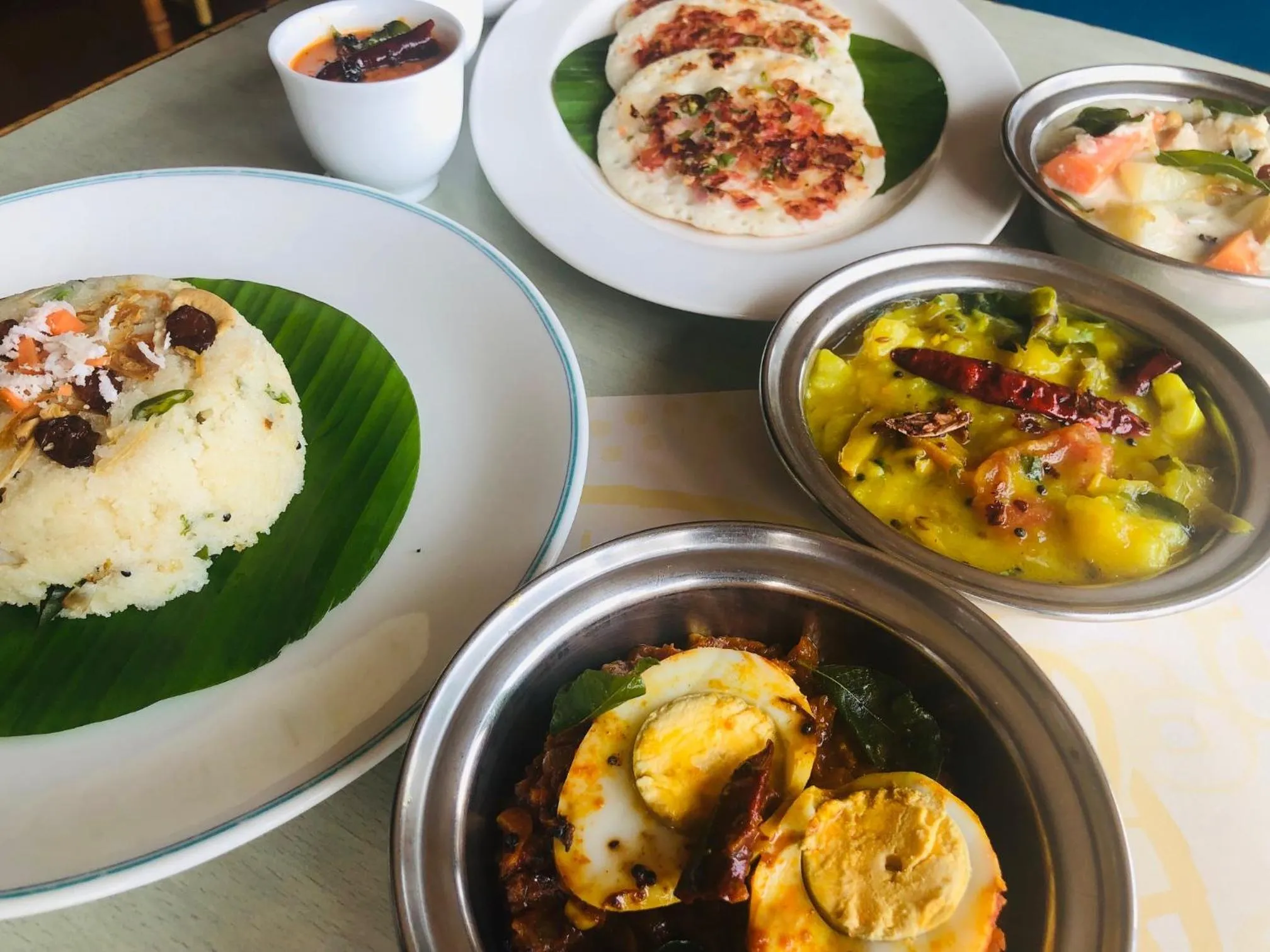 Breakfast in Abad Plaza