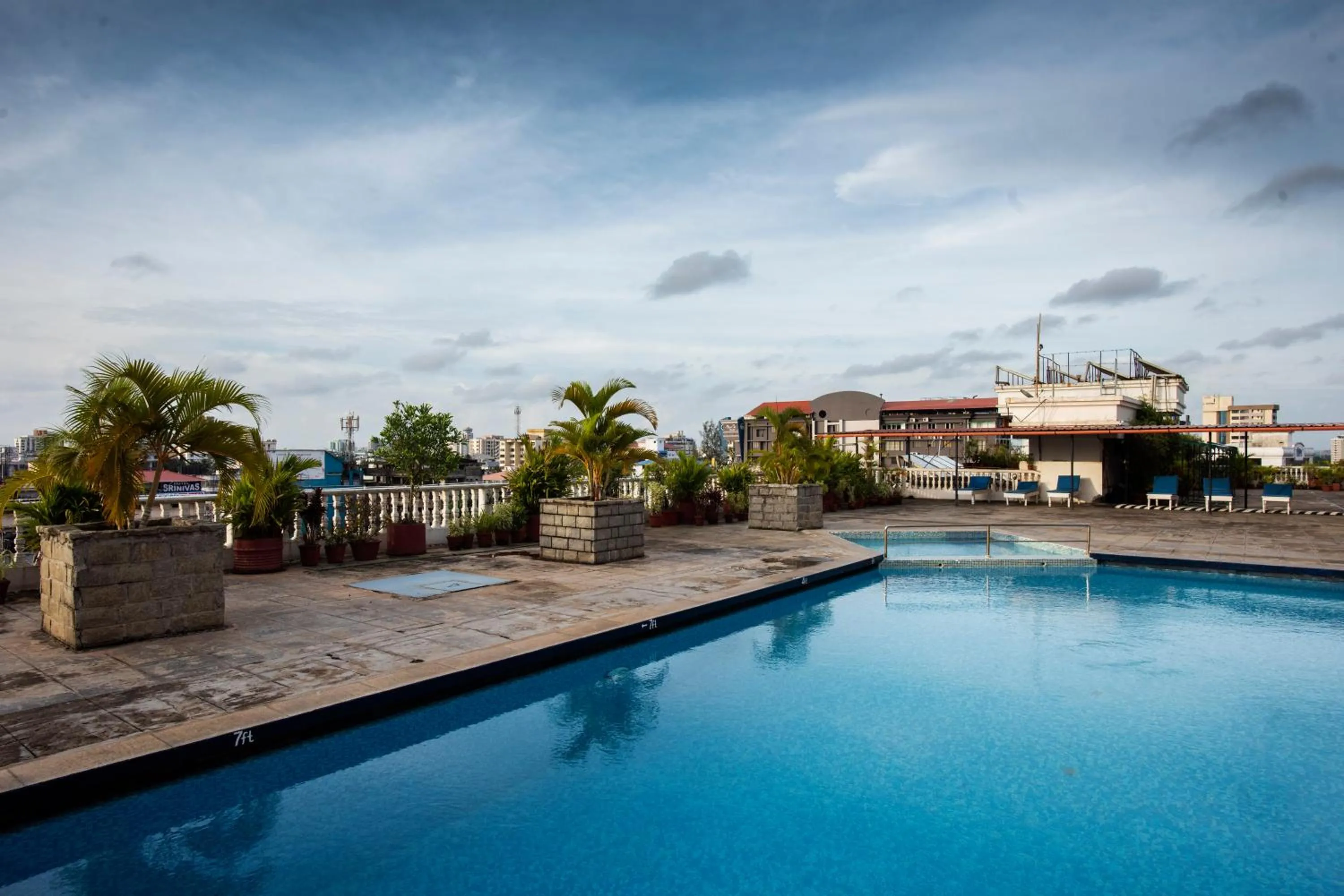 Swimming pool in Abad Plaza
