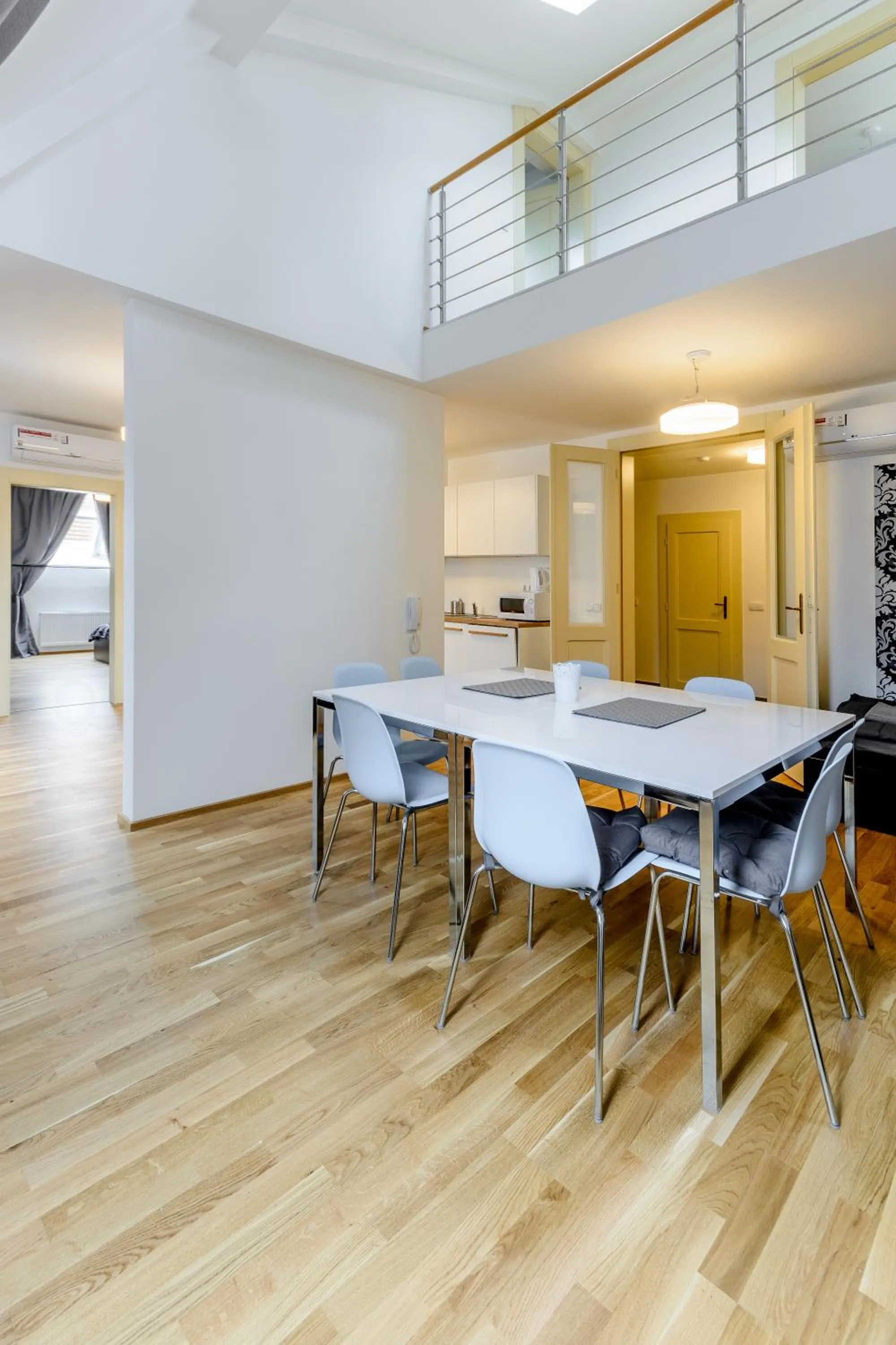 Dining area in Riverside SPIRIT