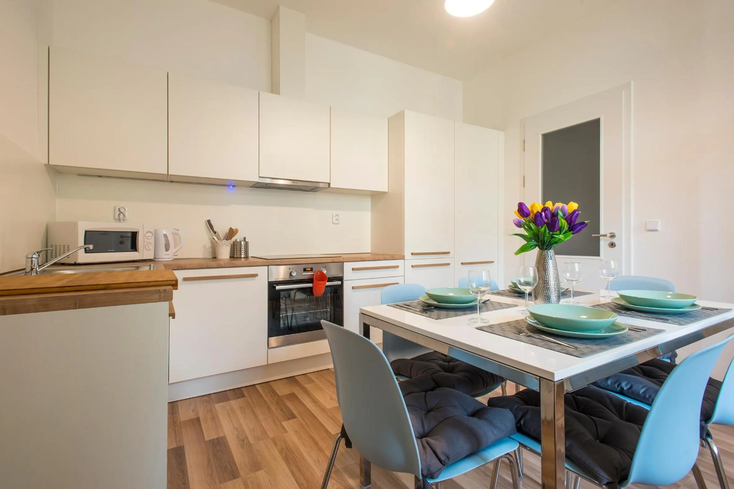 Dining area in Riverside SPIRIT