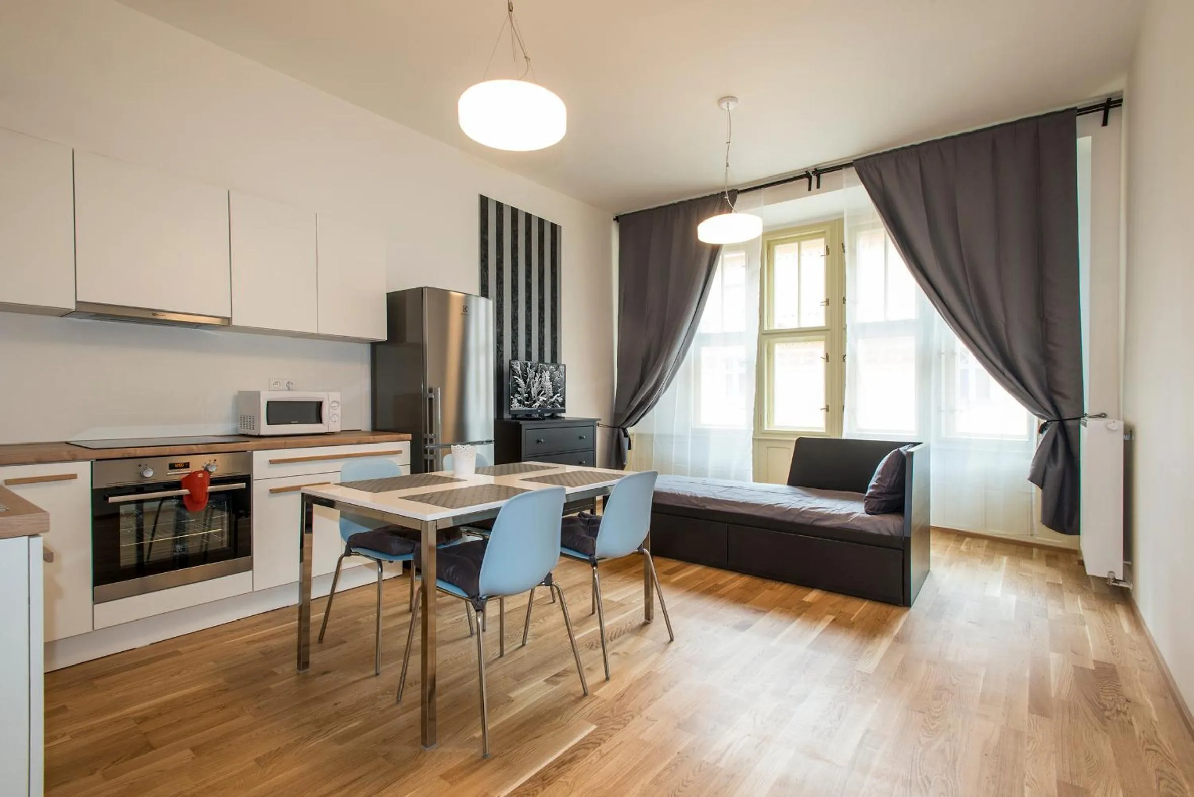 Kitchen or kitchenette in Riverside SPIRIT