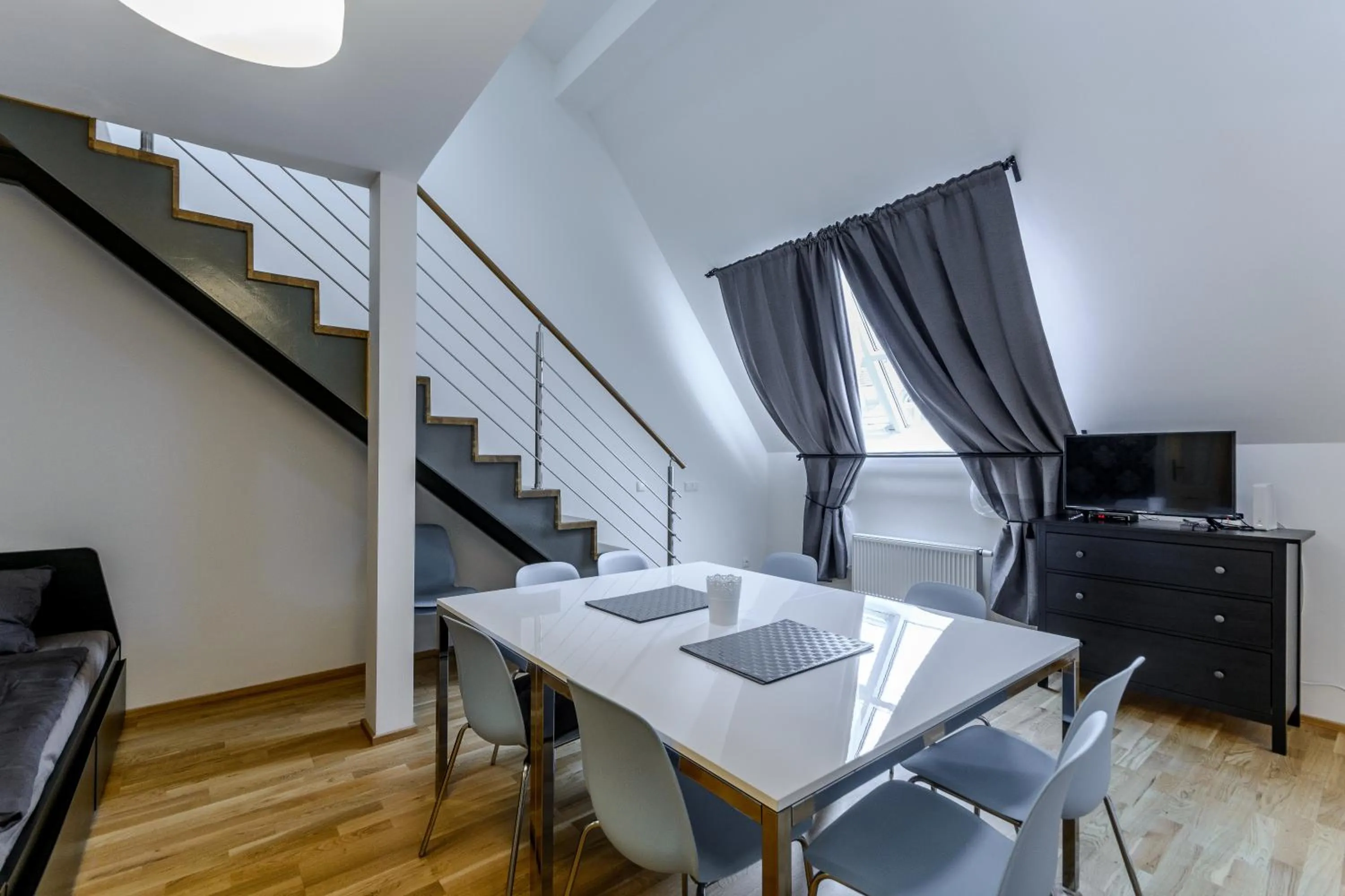 Dining area in Riverside SPIRIT