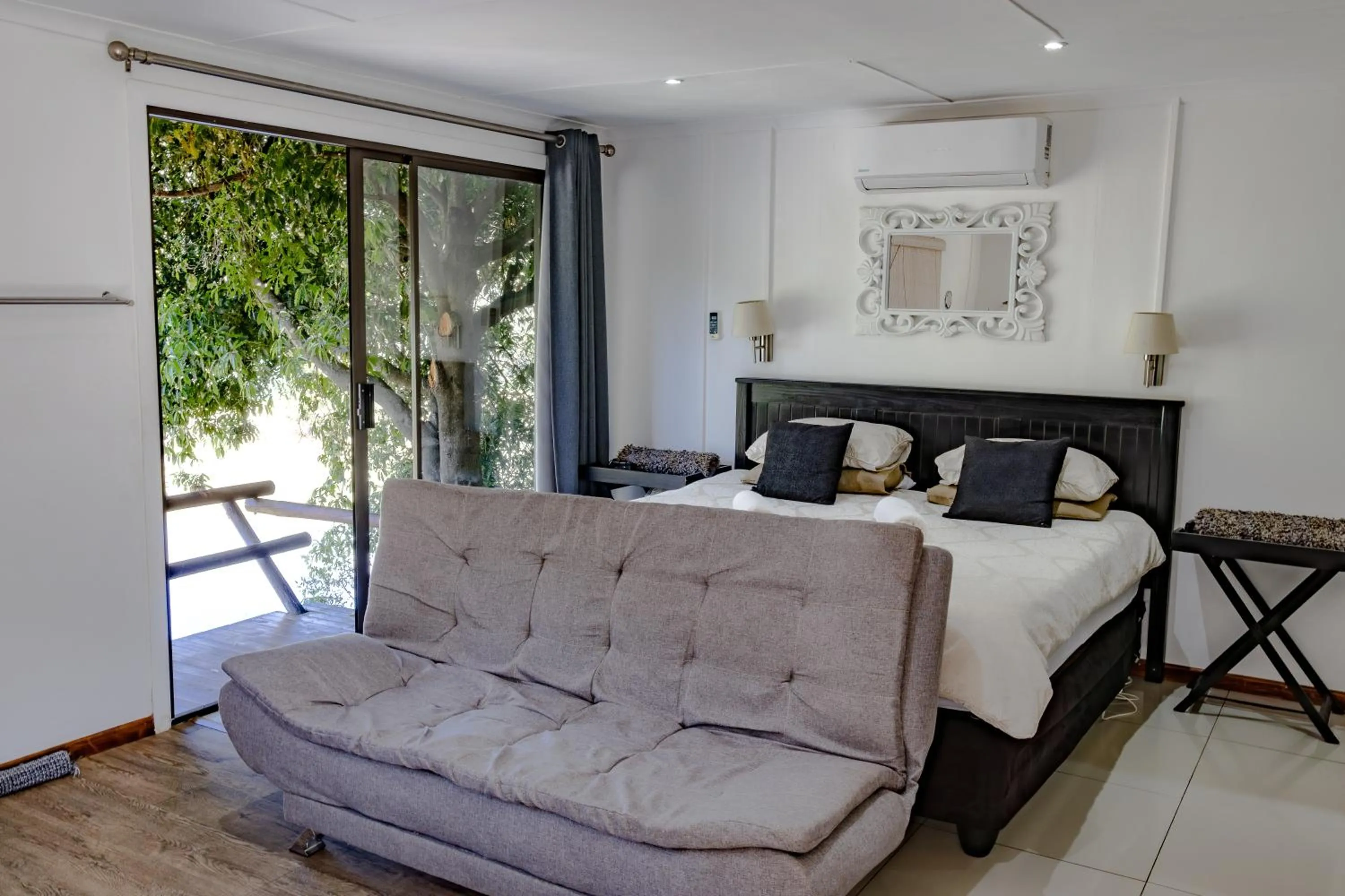 Bed in Old Mill Lodge, Seasonal Working Ostrich Farm & Restaurant, Oudtshoorn
