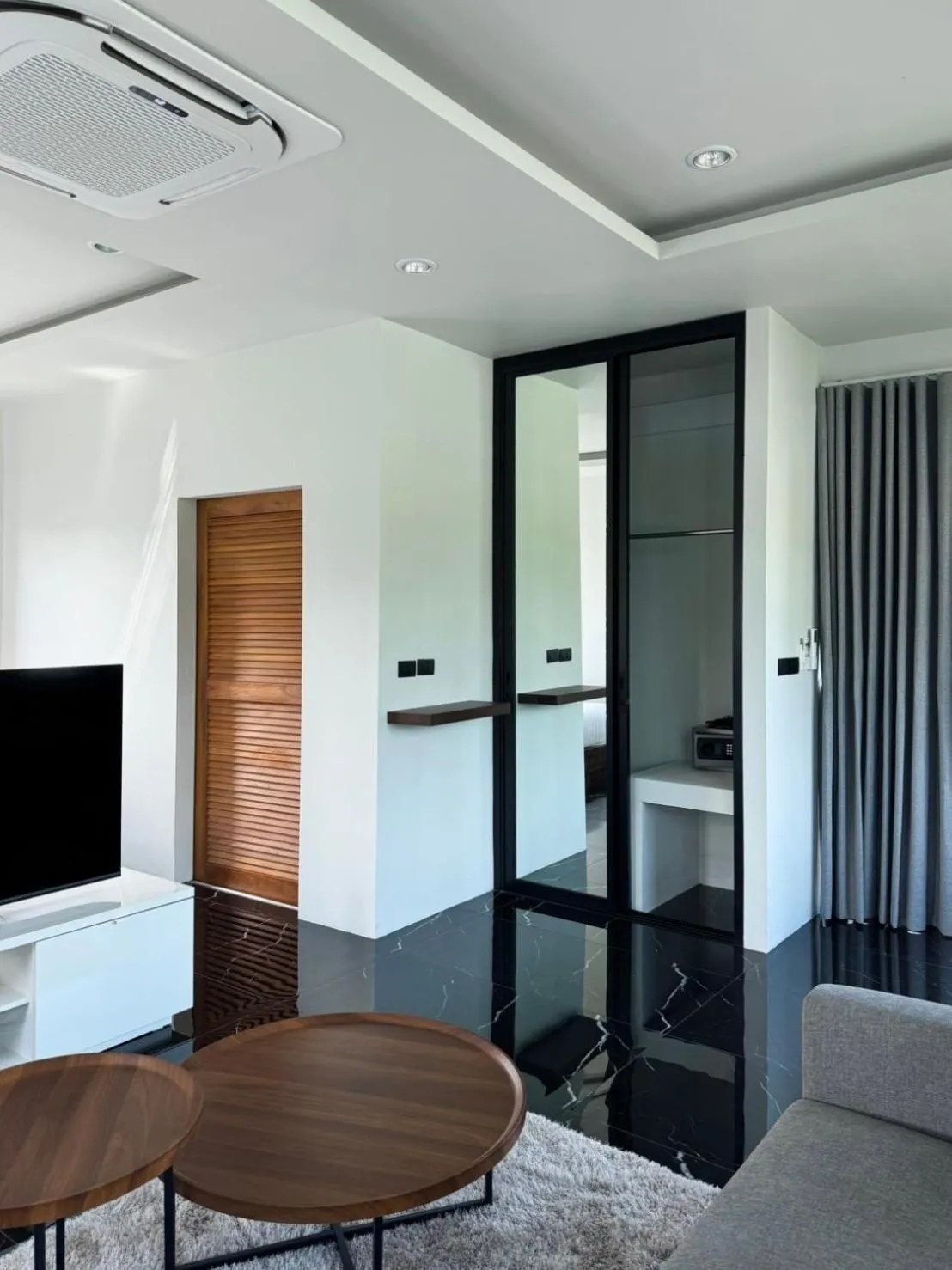 TV and multimedia in Ice Kamala Beach Hotel