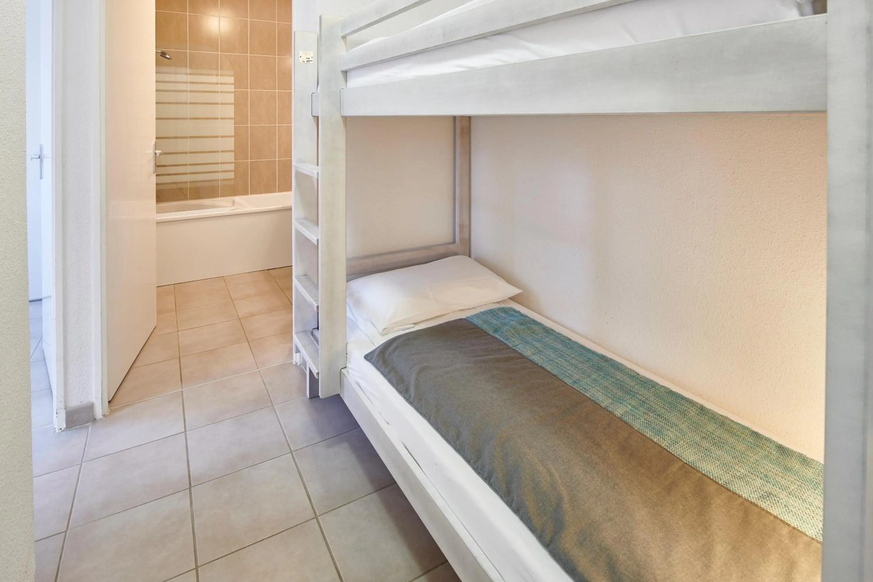 Bathroom, Bed in Résidence Vacances Bleues Les Jardins d'Arvor