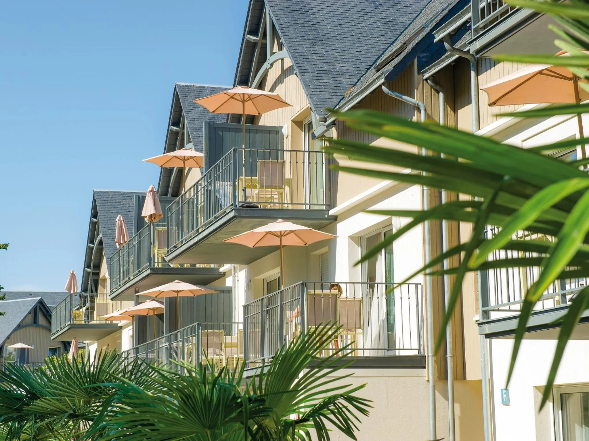 Facade/entrance in Résidence Vacances Bleues Les Jardins d'Arvor