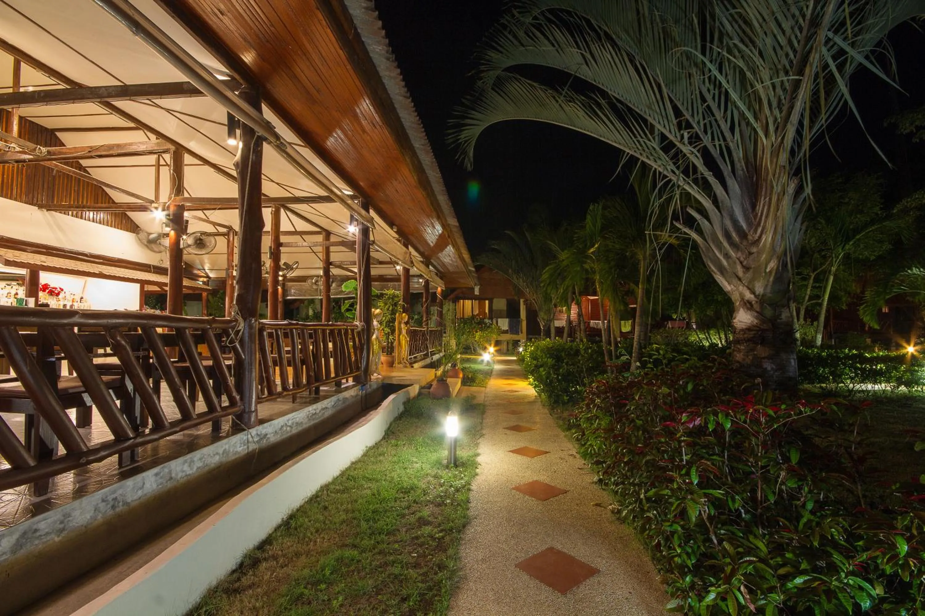 Restaurant/places to eat in Morning Star Resort