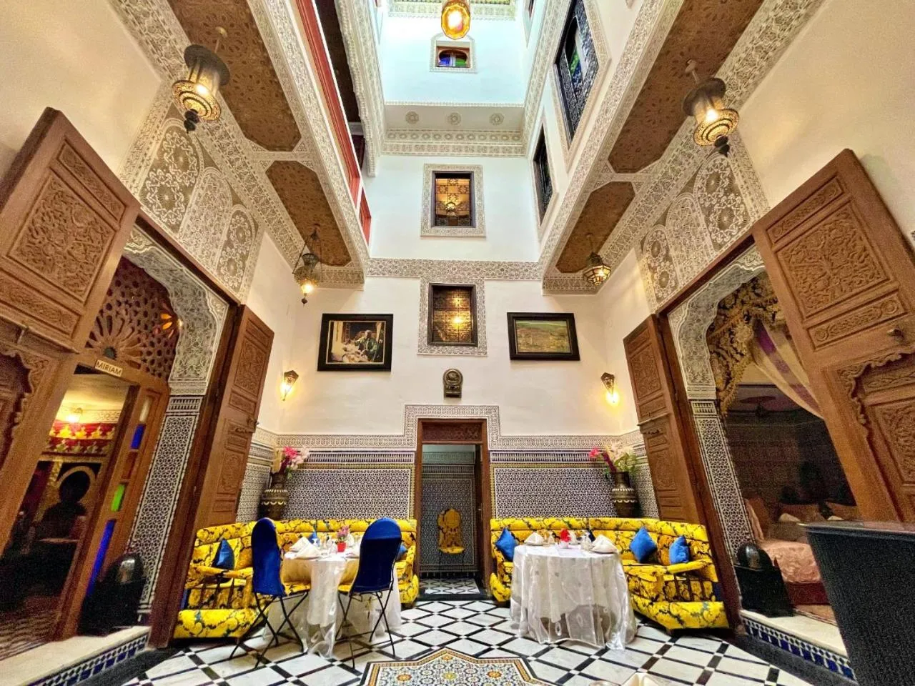 Lobby or reception in Riad Dar Guennoun - Luxury Suites in the Heart of Fes