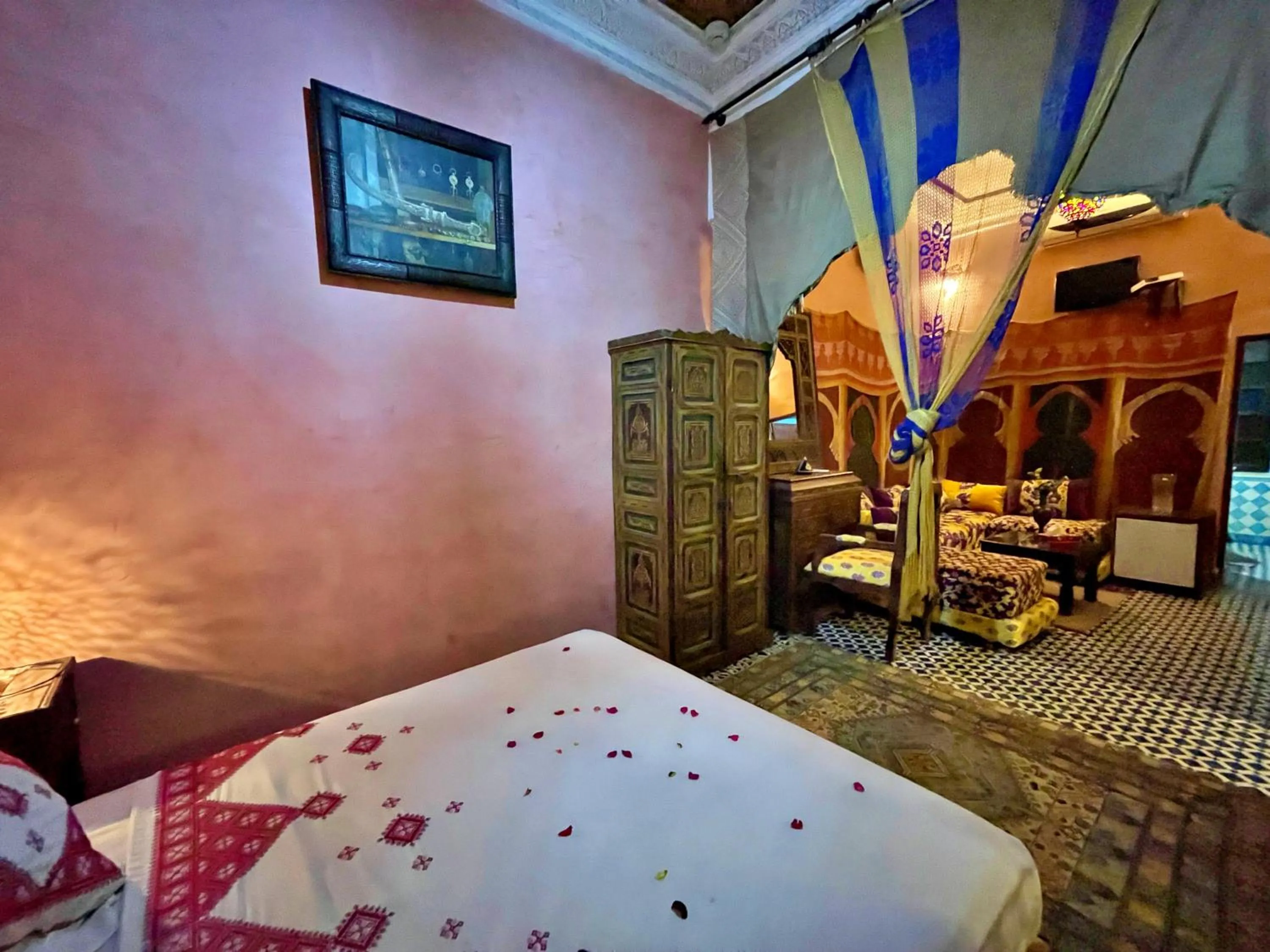 Seating area, Bed in Riad Dar Guennoun - Luxury Suites in the Heart of Fes