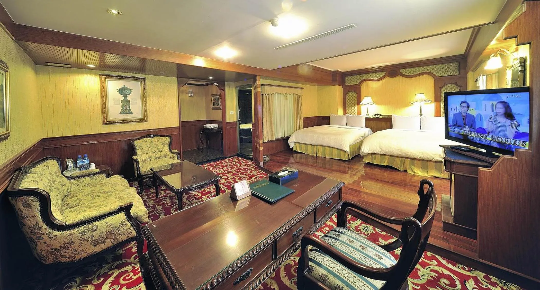 Photo of the whole room, Bed in KaRo Hotel