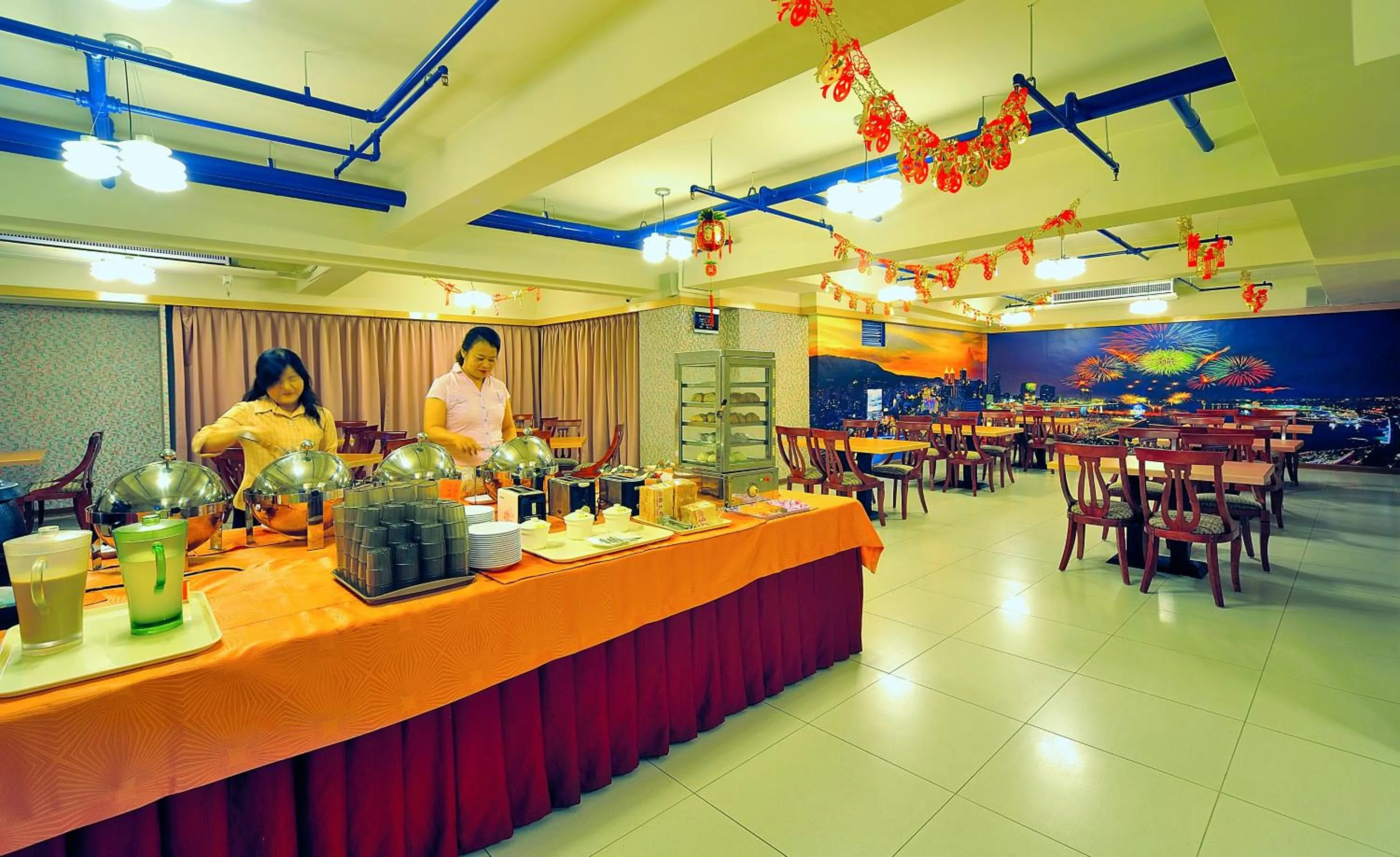 Restaurant/places to eat in KaRo Hotel