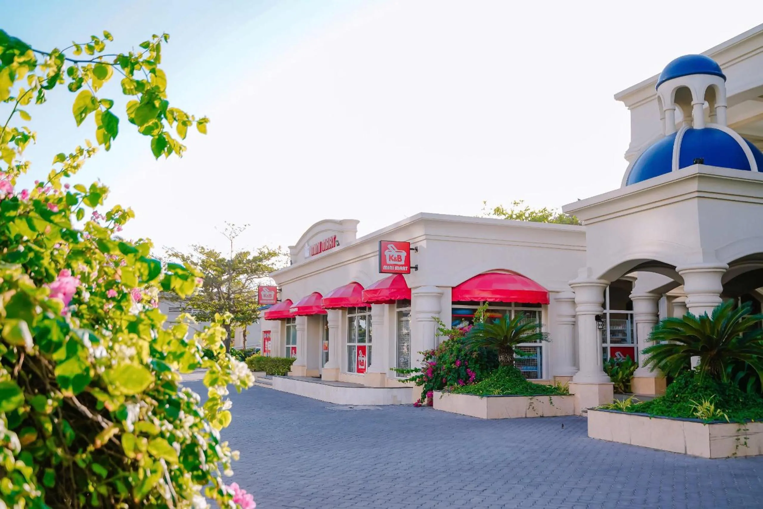 Shopping Area in Lan Rung Beach Resort