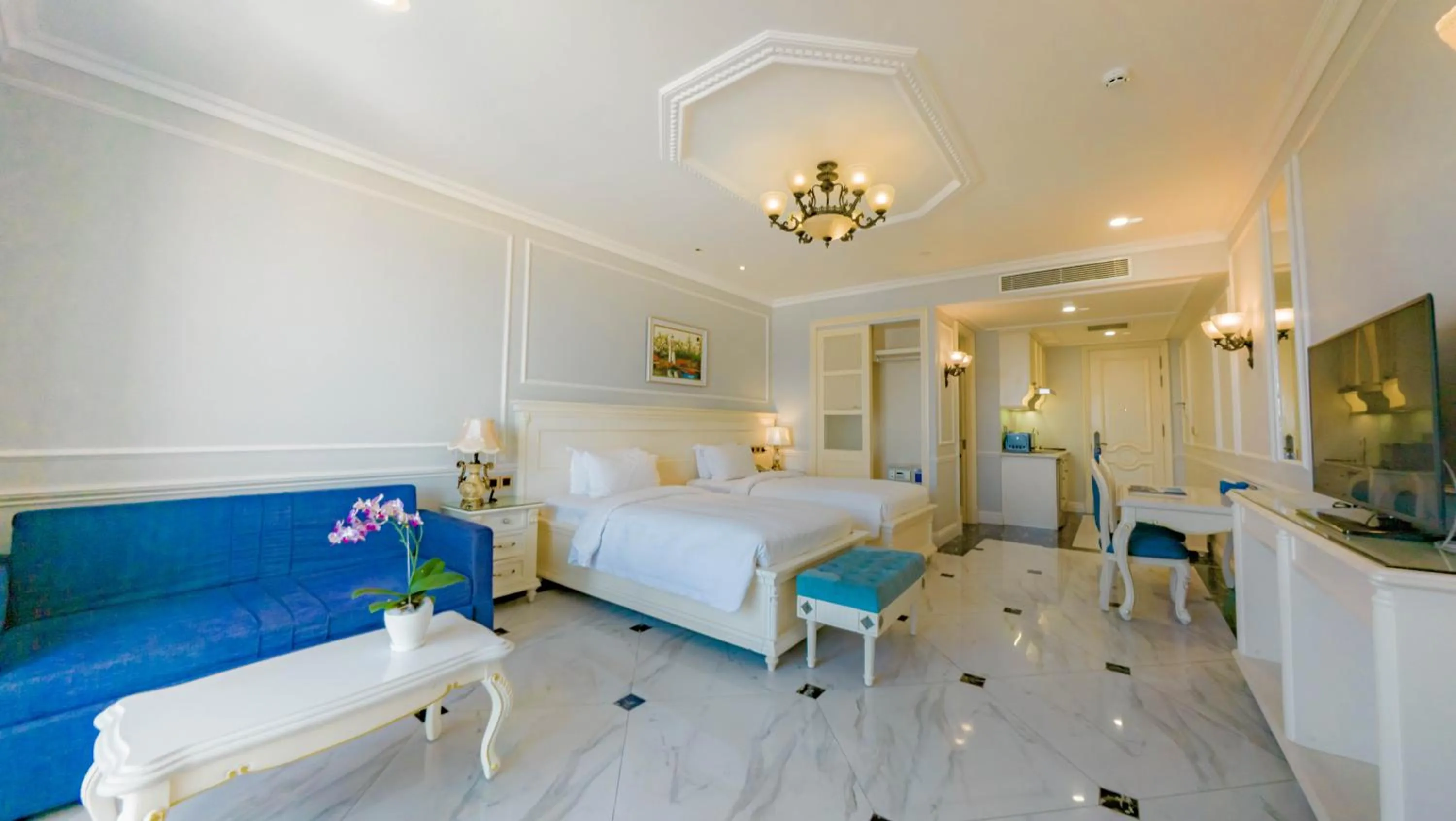 View (from property/room), Bed in Lan Rung Beach Resort