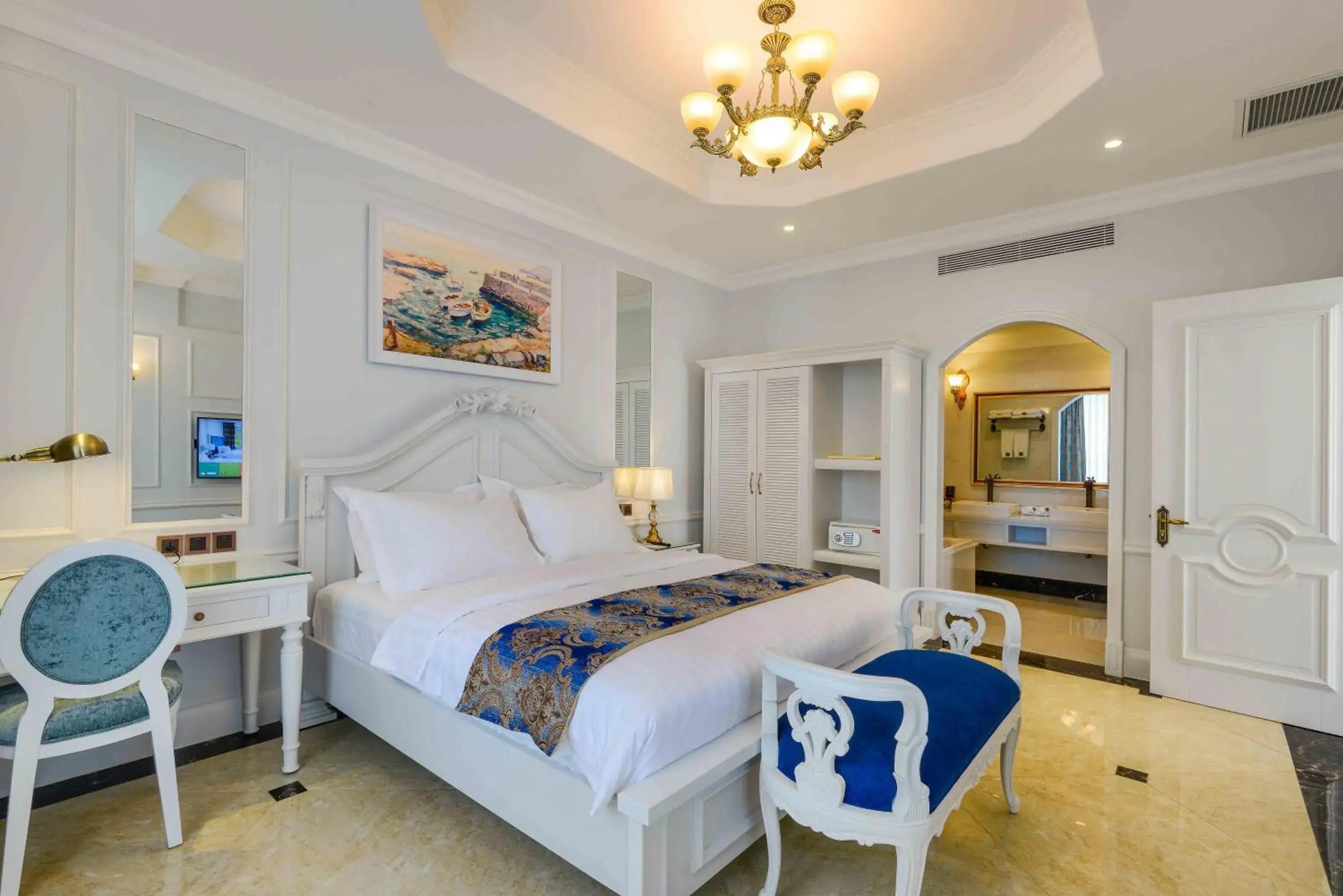 Junior Suite in Lan Rung Beach Resort Junior Suite in Lan Rung Beach Resort