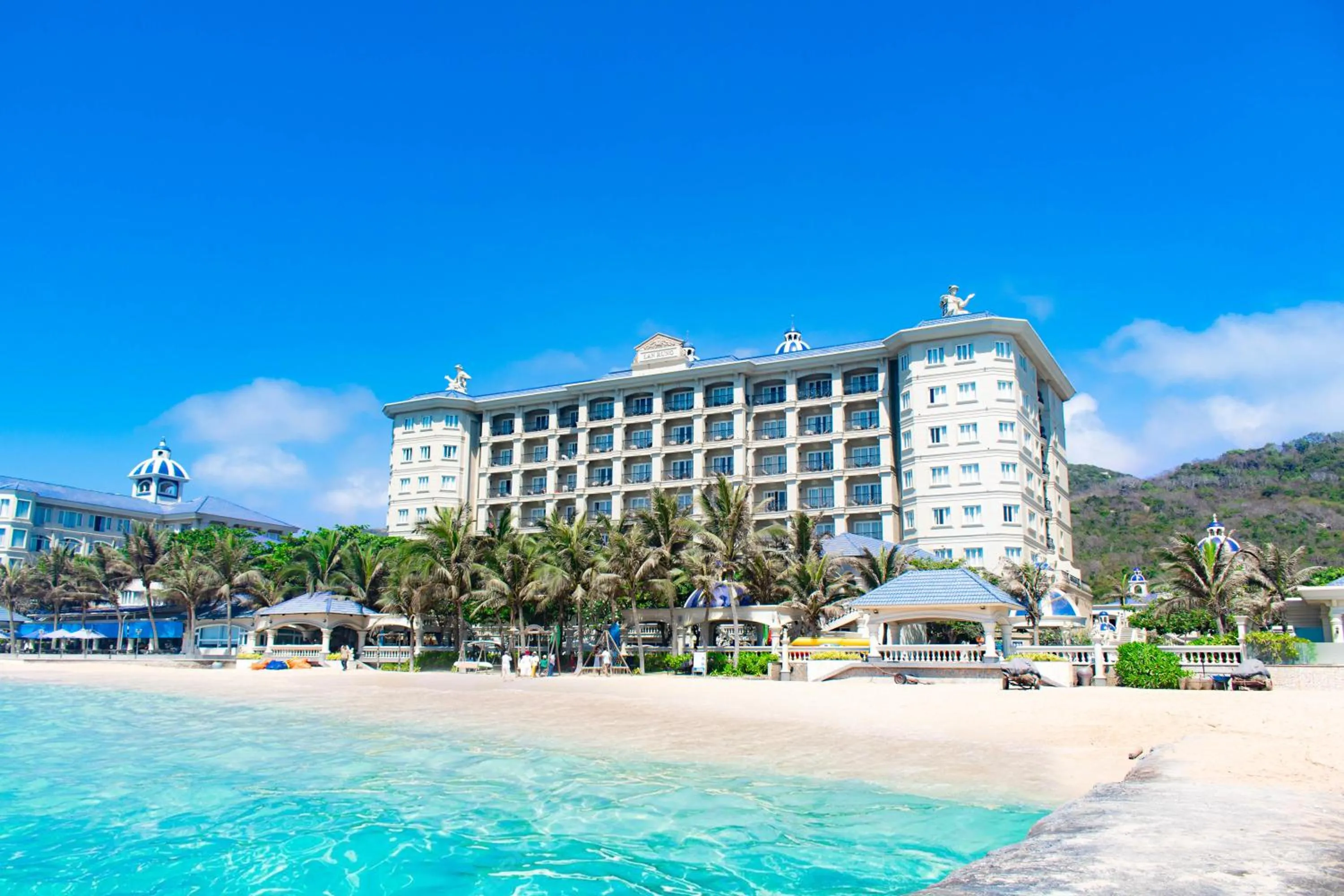 Property building in Lan Rung Beach Resort