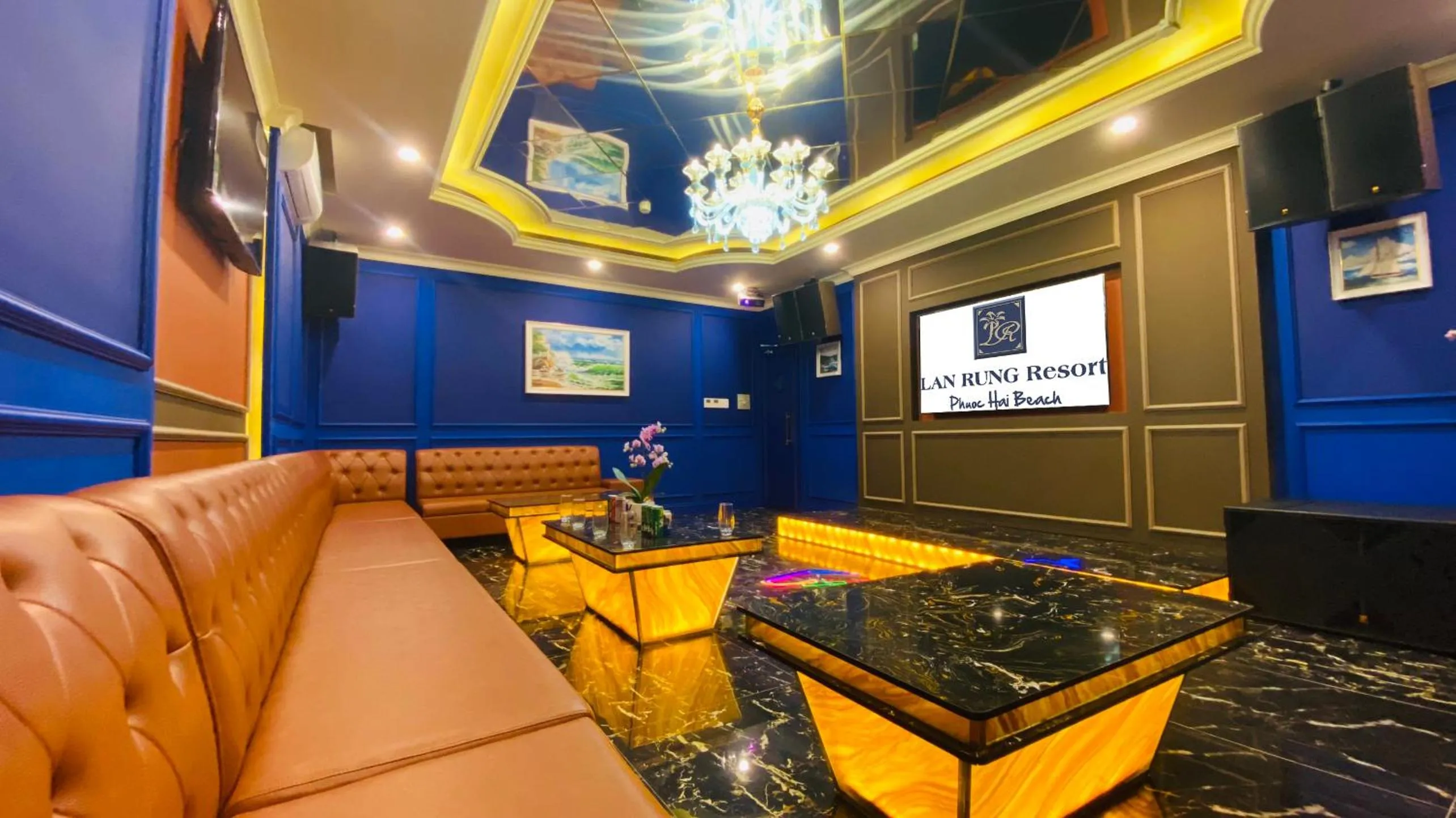 Karaoke in Lan Rung Beach Resort