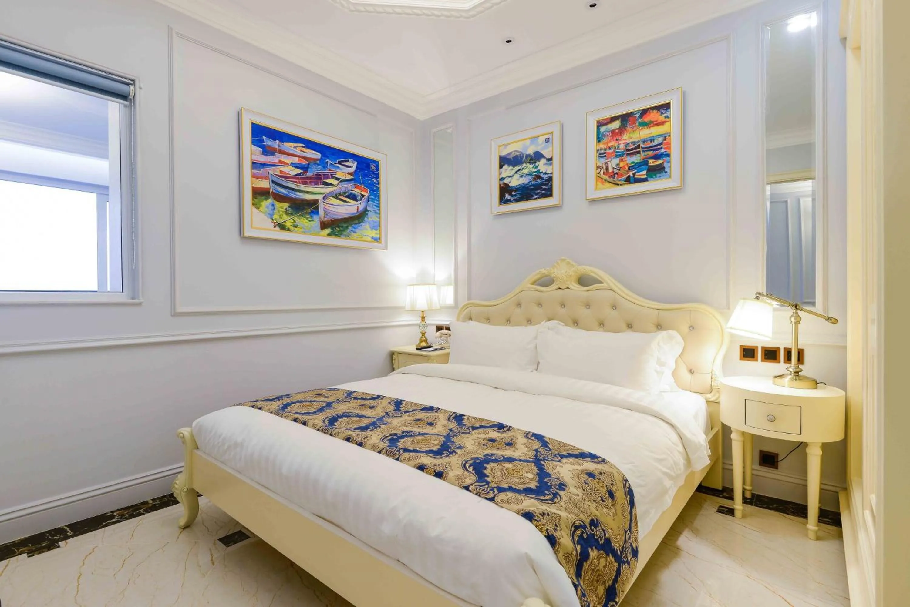 Bed in Lan Rung Beach Resort